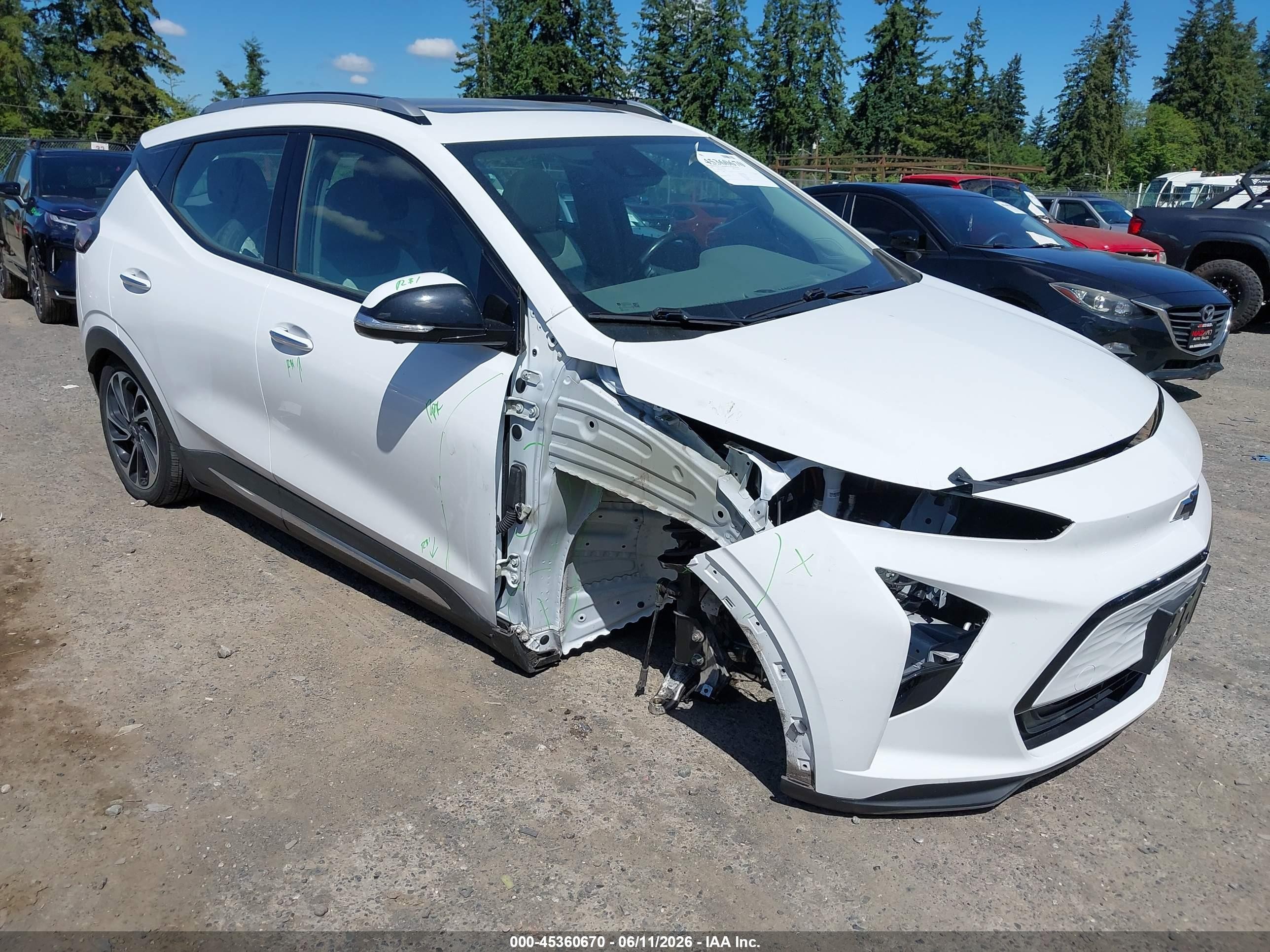 2022 Chevrolet Bolt EUV Premier, VIN 1G1FZ6S00N4110653 — Front end