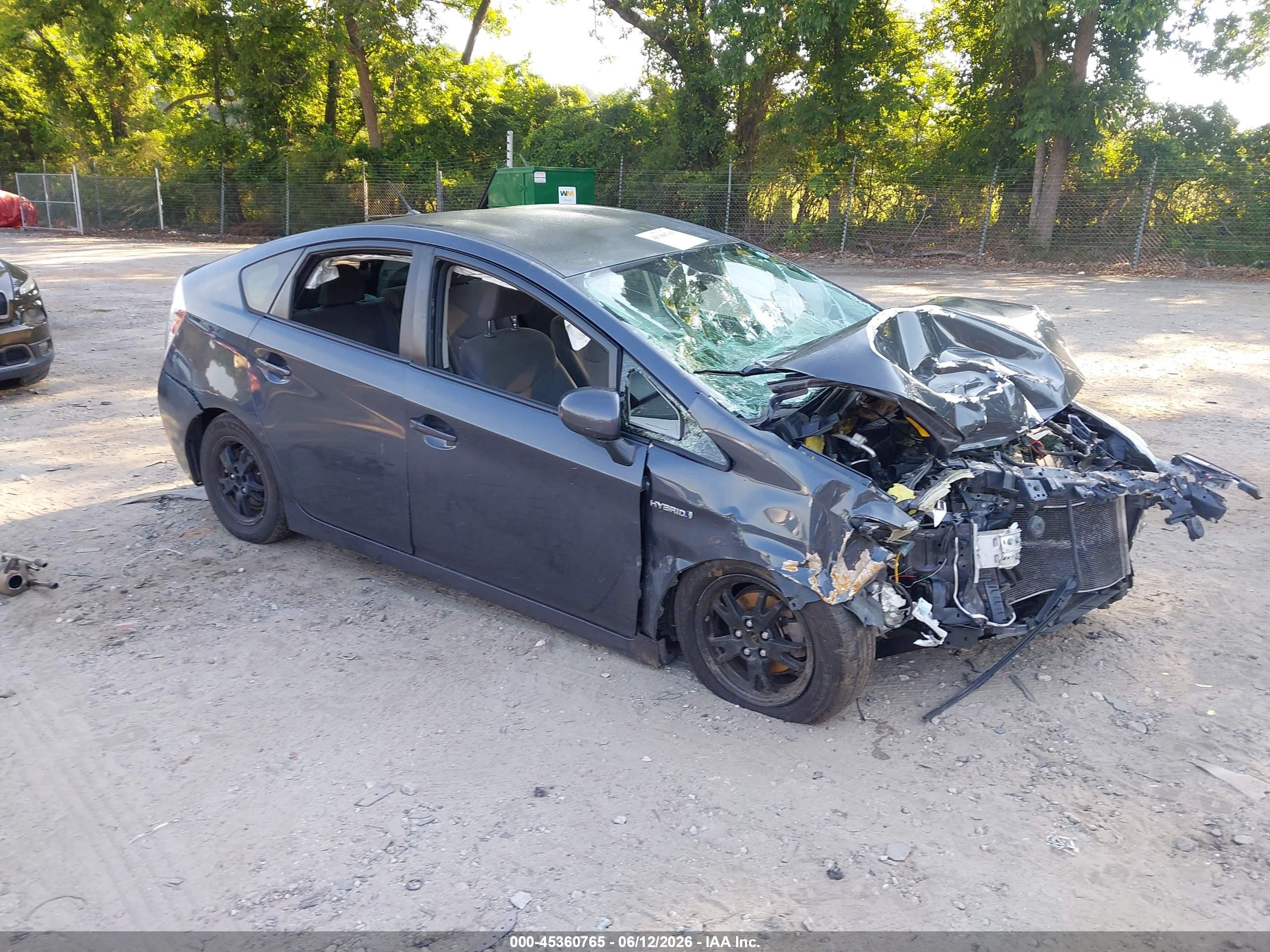 2013 Toyota Prius Four, VIN JTDKN3DU2D5621404 — Front end