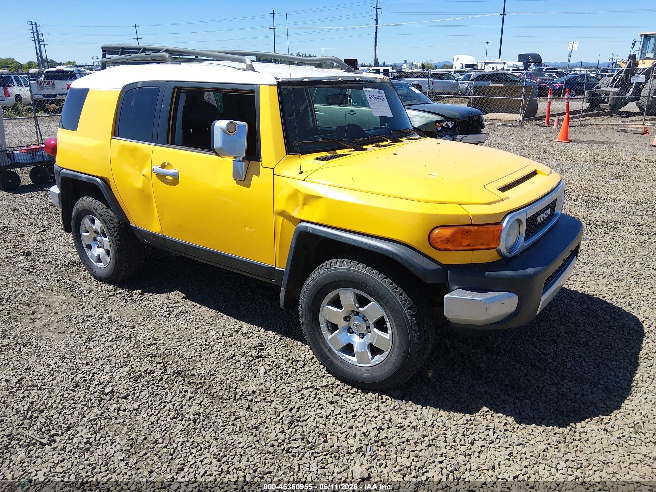 2007 Toyota FJ Cruiser, VIN JTEBU11F070008594 — Normal wear