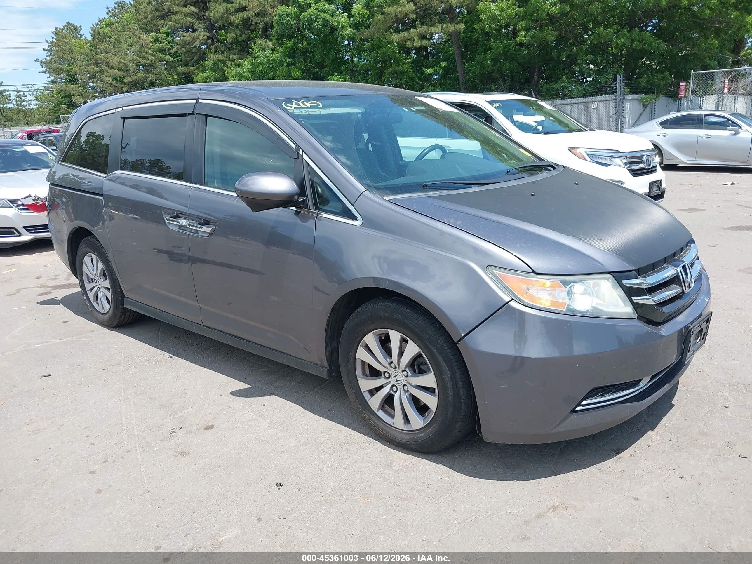 2016 Honda Odyssey SE, VIN 5FNRL5H30GB040987 — Rear end