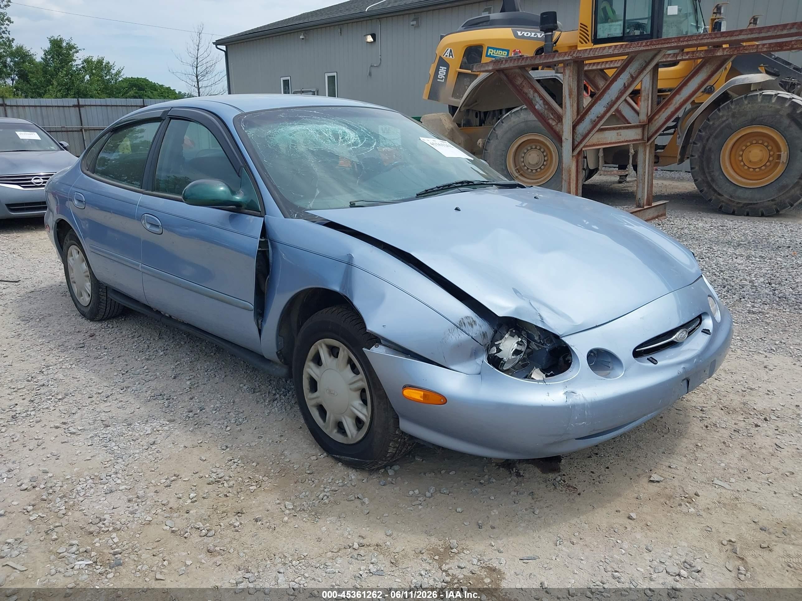 1998 Ford Taurus LX, VIN 1FAFP52U4WA272384 — Перед