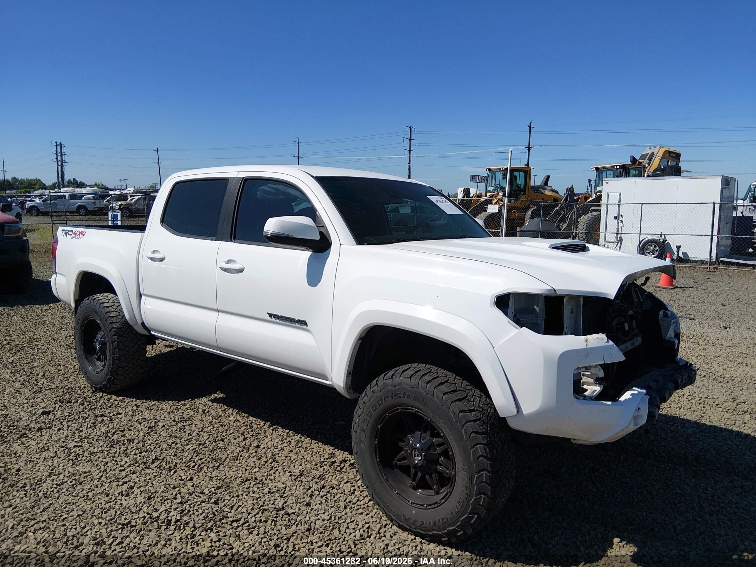 2019 Toyota Tacoma TRD Off Road, VIN 3TMCZ5AN1KM220208 — Front end