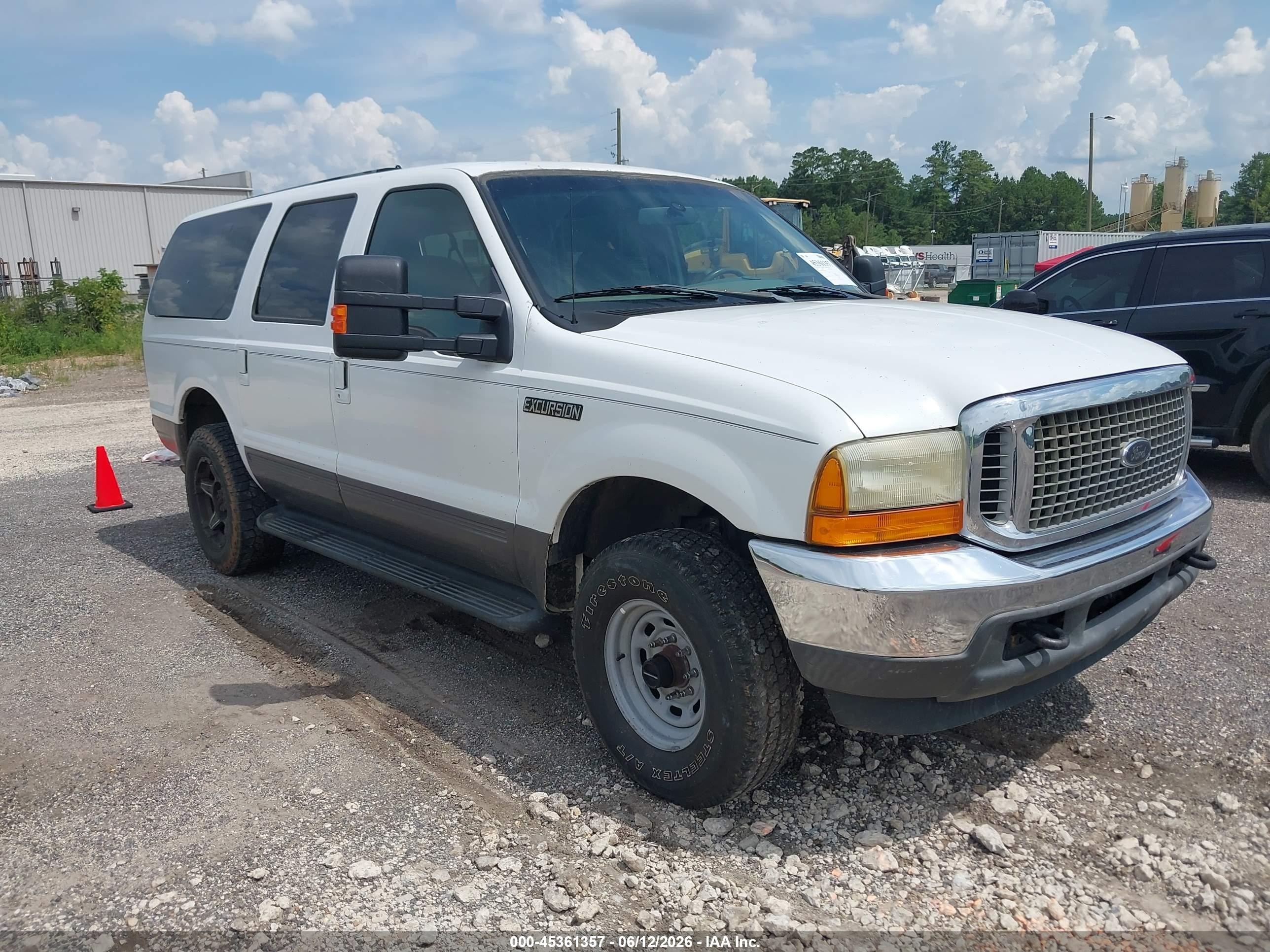 2001 Ford Excursion XLT, VIN 1FMNU41S01ED43764 — Normal wear