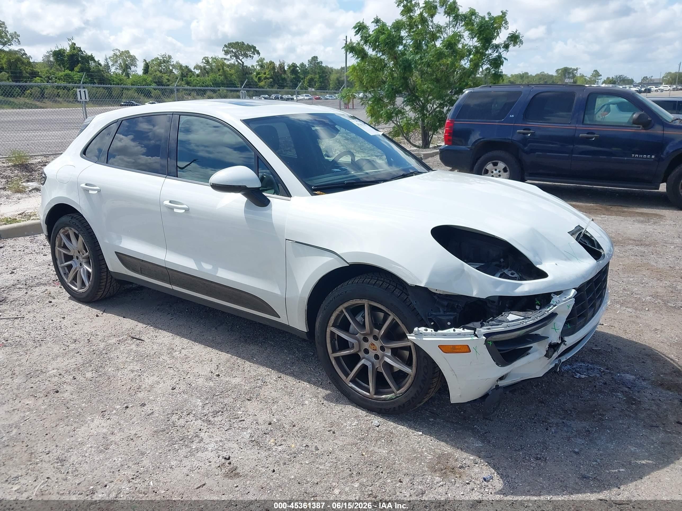 2017 Porsche Macan, VIN WP1AA2A54HLB08573 — Front end