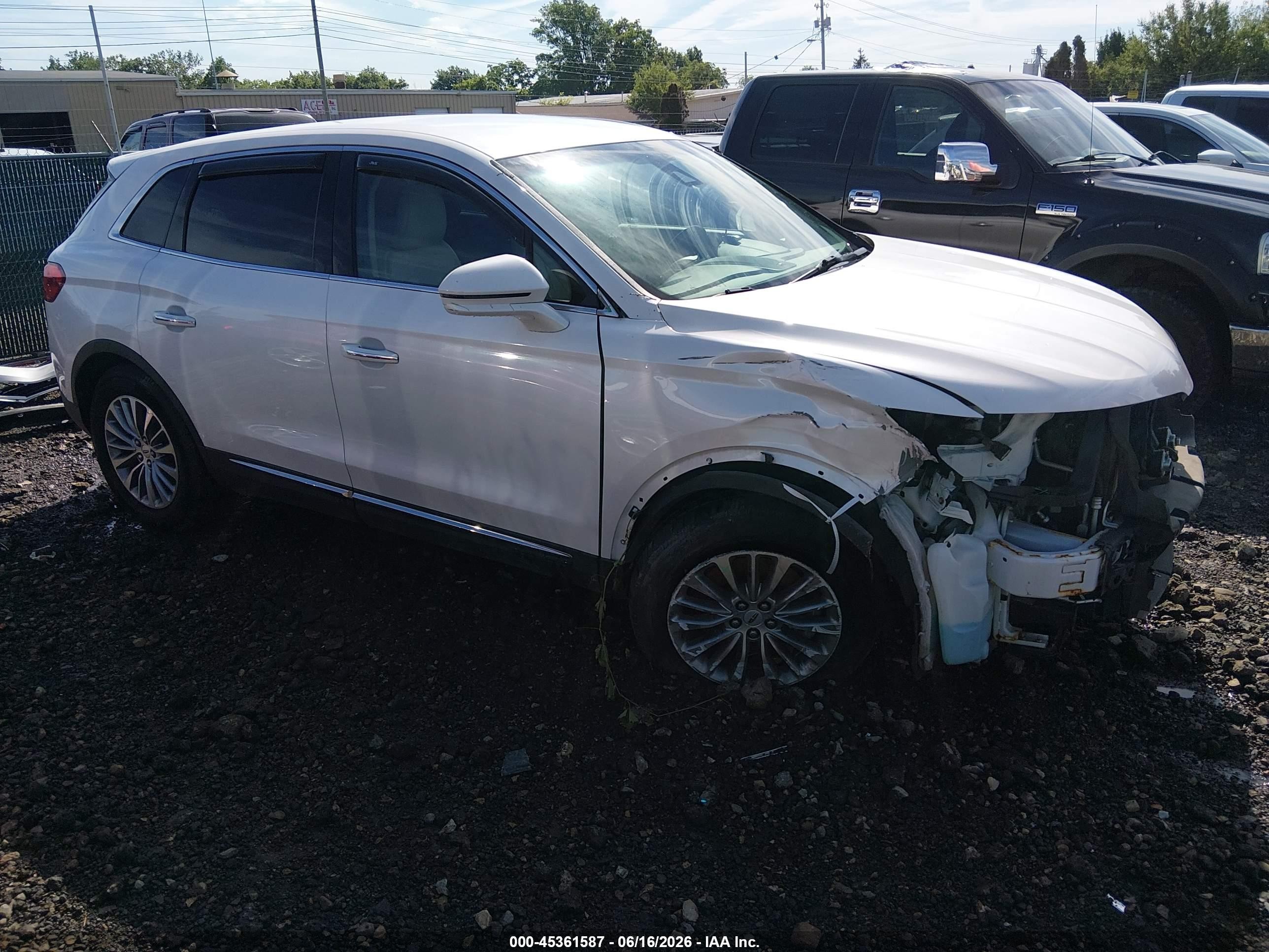 2017 Lincoln MKX Select, VIN 2LMPJ6KR0HBL24344 — Front end