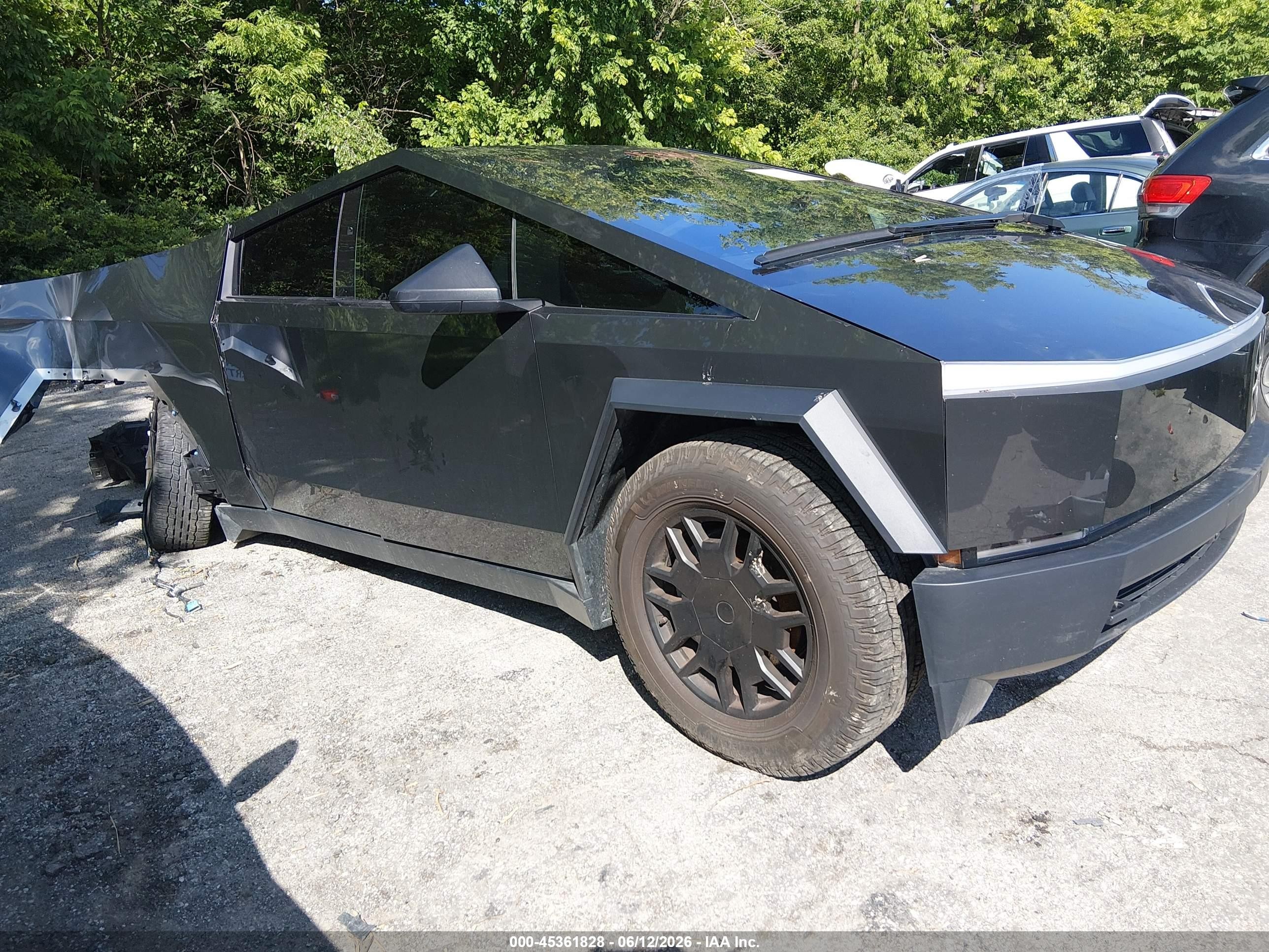 2024 Tesla Cybertruck Cyberbeast, VIN 7G2CEHEE5RA042335 — Rear end