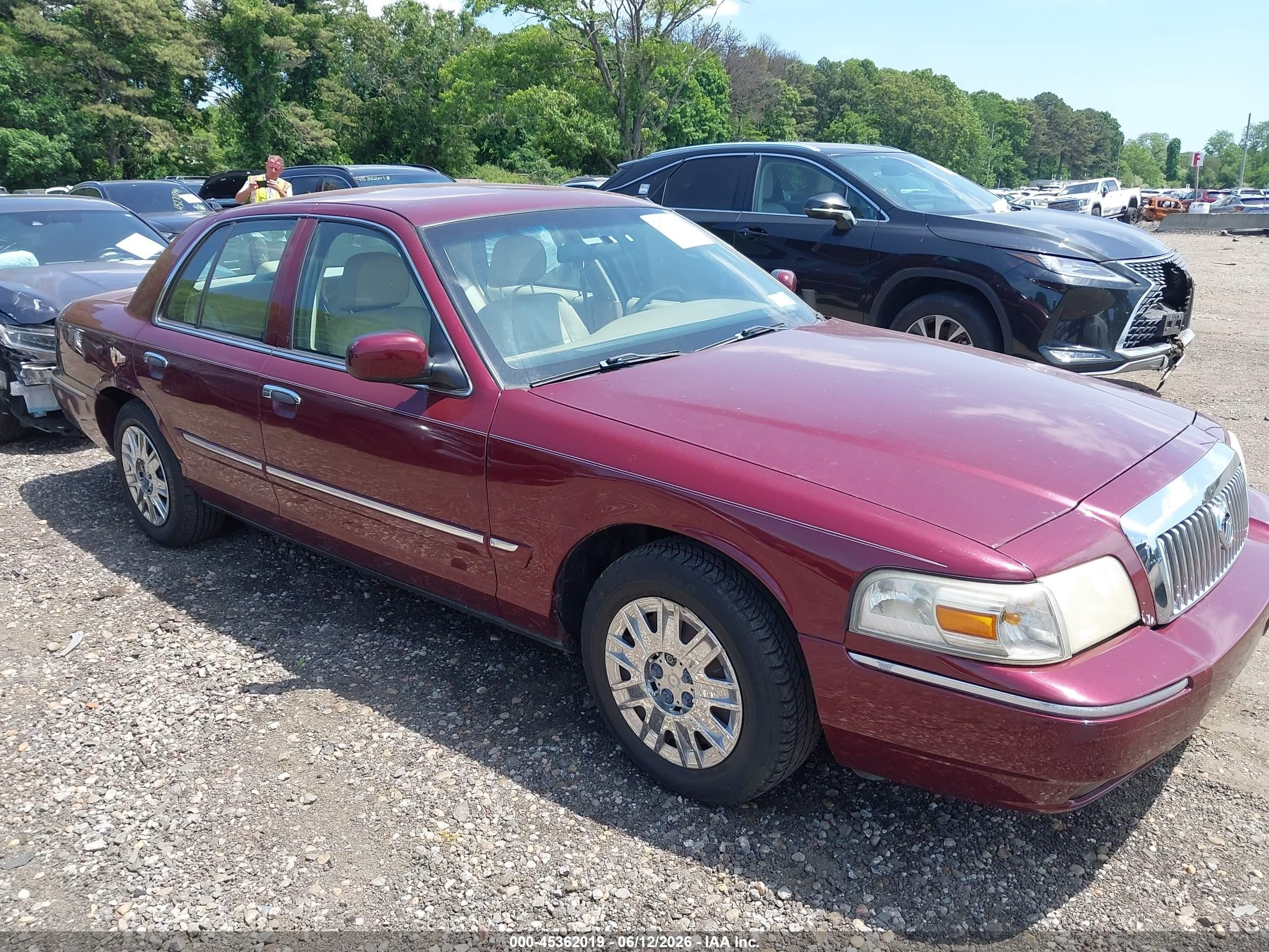 2008 Mercury Grand Marquis GS, VIN 2MEFM74V78X609062 — Normal wear