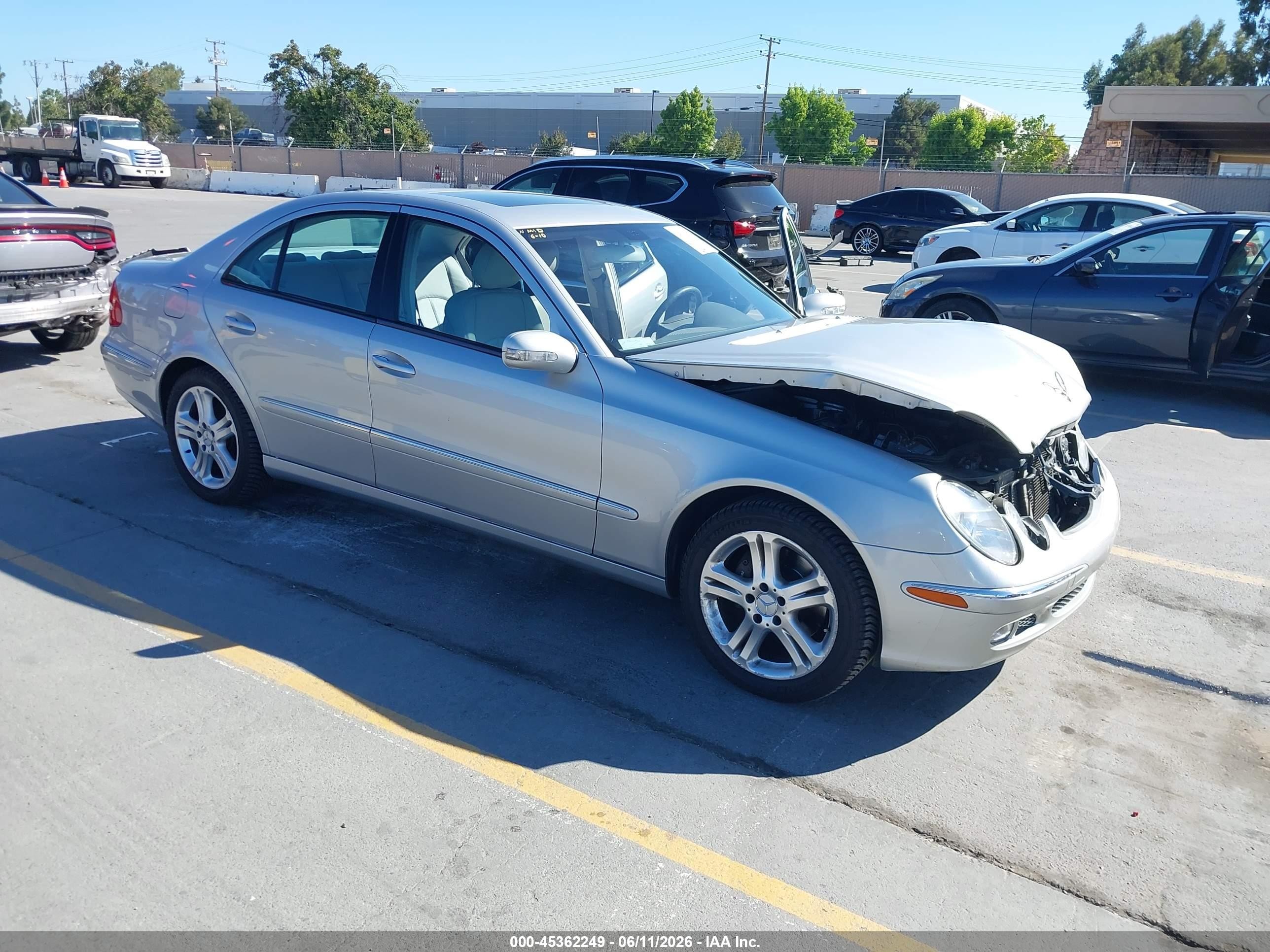 2004 Mercedes-Benz E 500, VIN WDBUF70J94A470317 — Front end