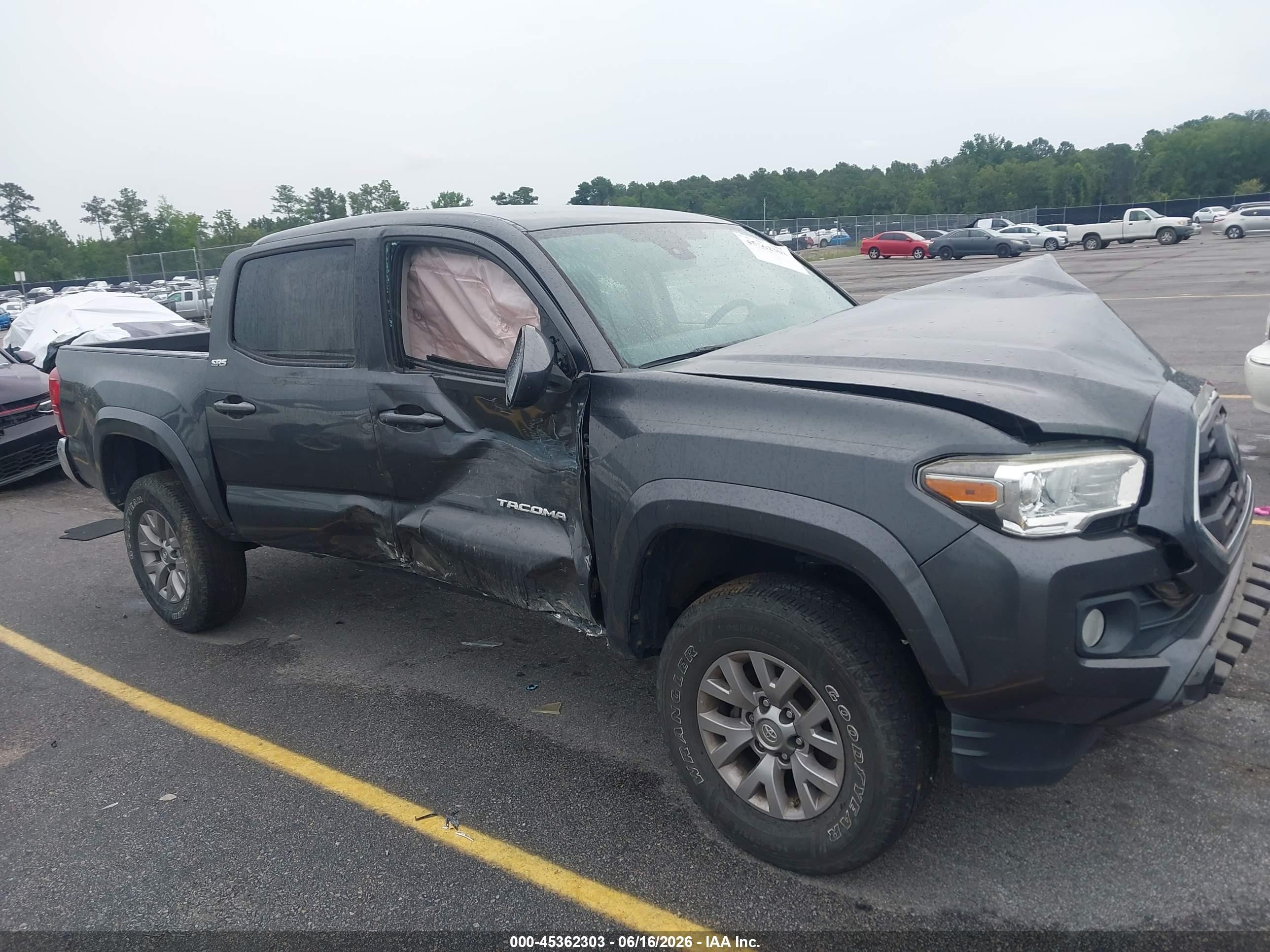 2019 Toyota Tacoma TRD Sport, VIN 3TMAZ5CN3KM113486 — Front end