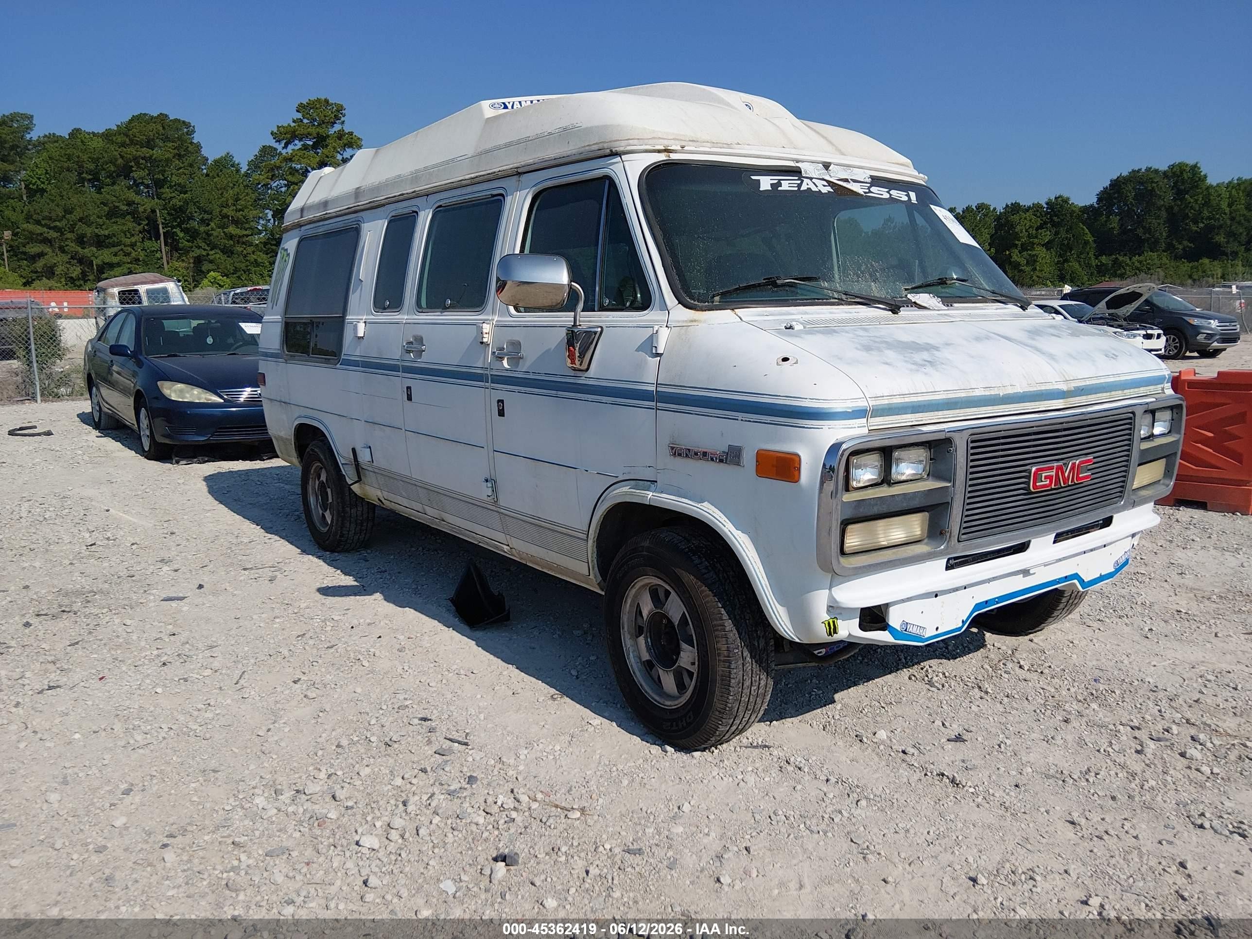 1992 GMC Vandura, VIN 1GDEG25K8N7511182 — Normal wear
