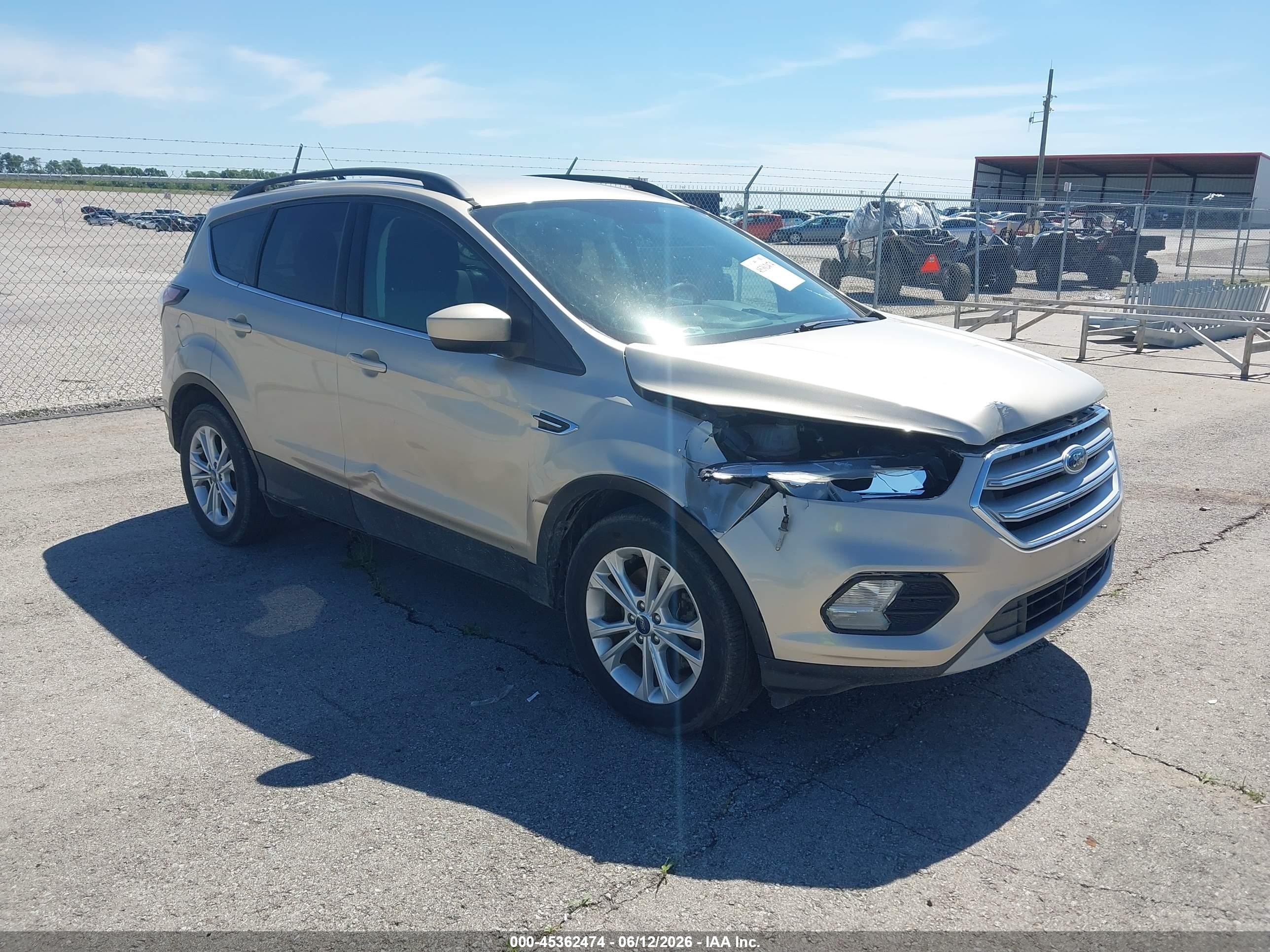 2018 Ford Escape SE, VIN 1FMCU9GD3JUB70891 — Front end