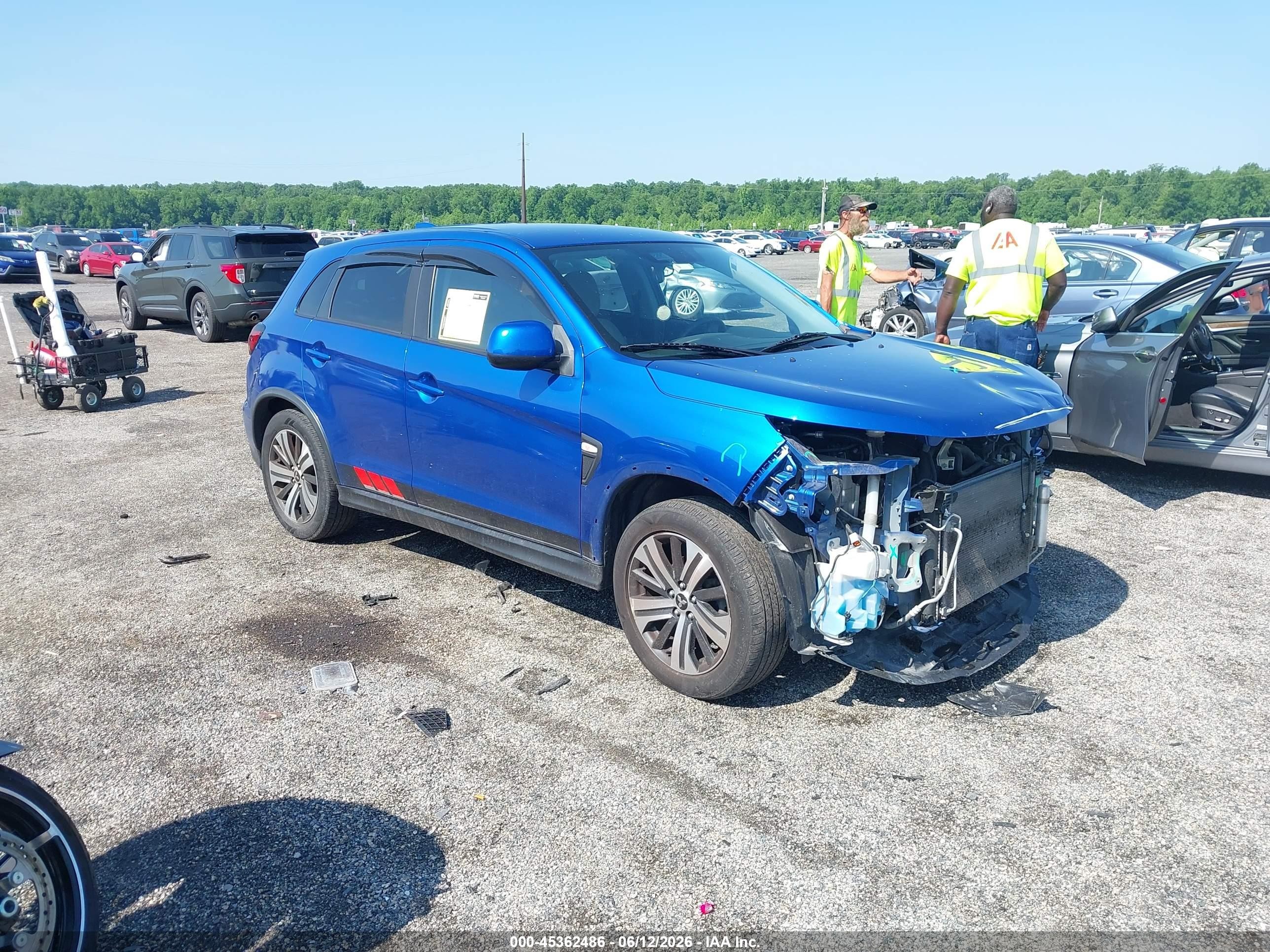 2021 Mitsubishi Outlander ES, VIN JA4ARUAU5MU008221 — Front end