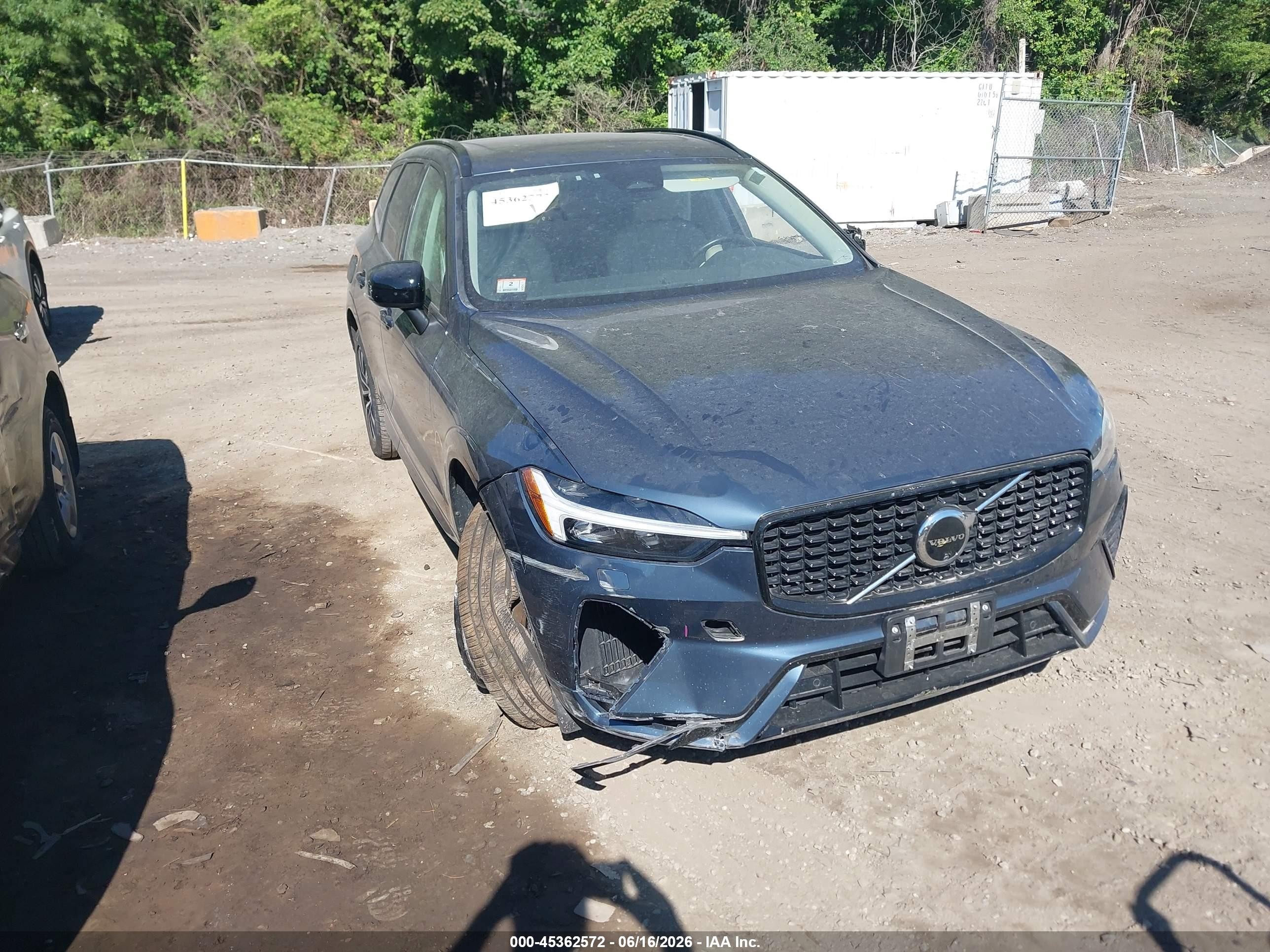 2024 Volvo XC60 Plus Dark Theme, VIN YV4L12RL3R1723624 — Перед