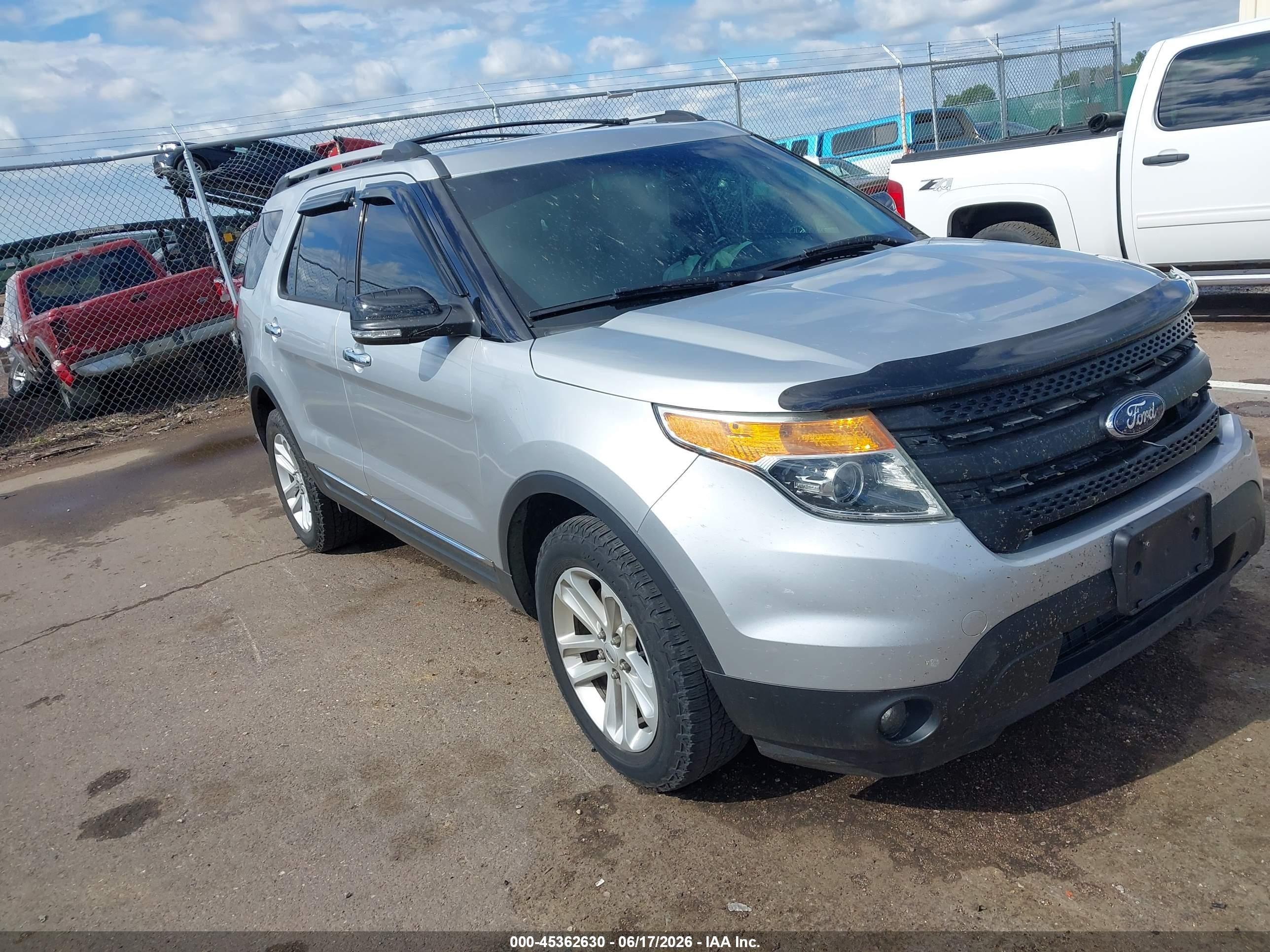 2015 Ford Explorer XLT, VIN 1FM5K8D86FGB17348 — Front end