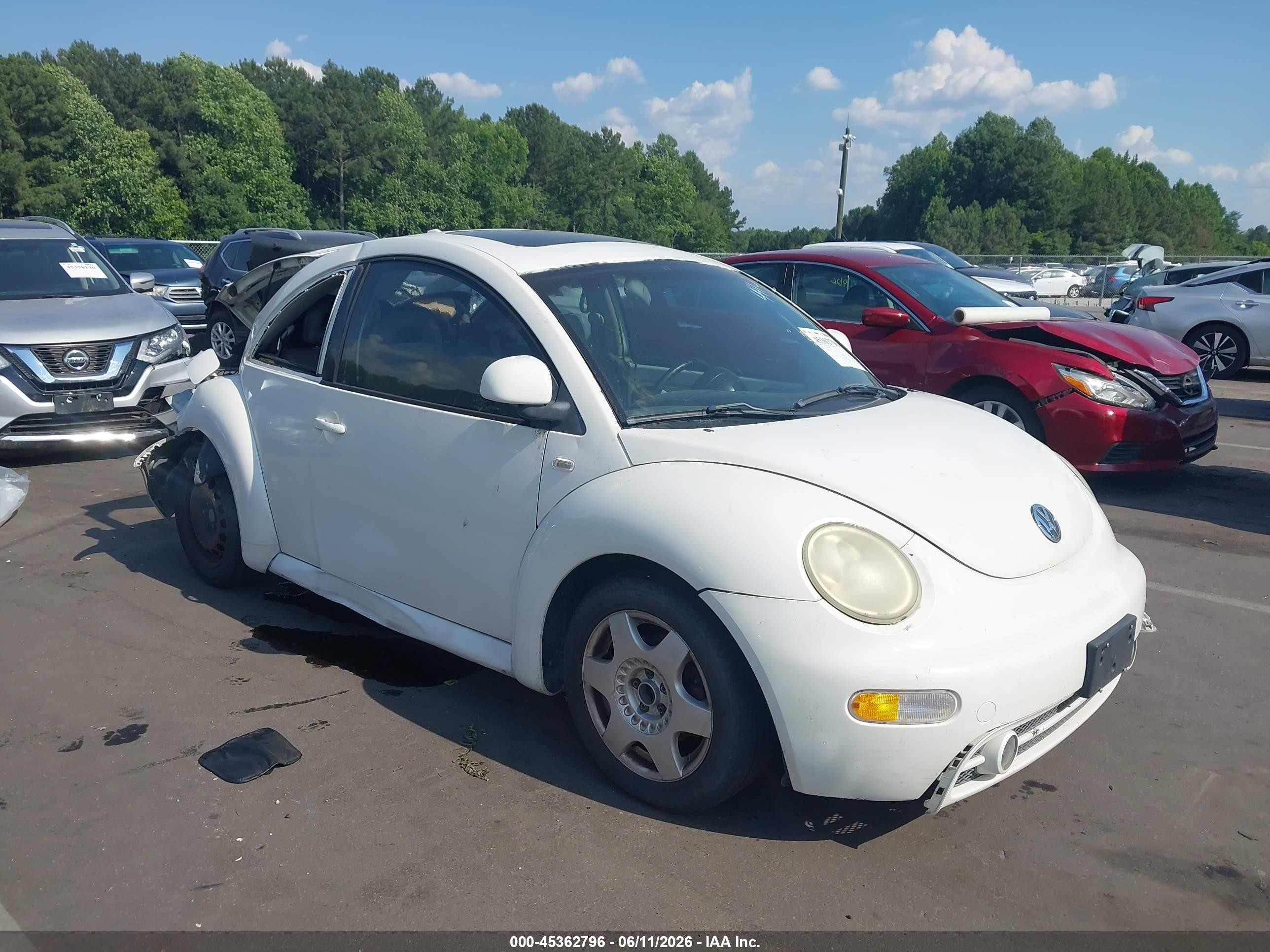 2000 Volkswagen Beetle GLS, VIN 3VWCC21C1YM404410 — Rear end