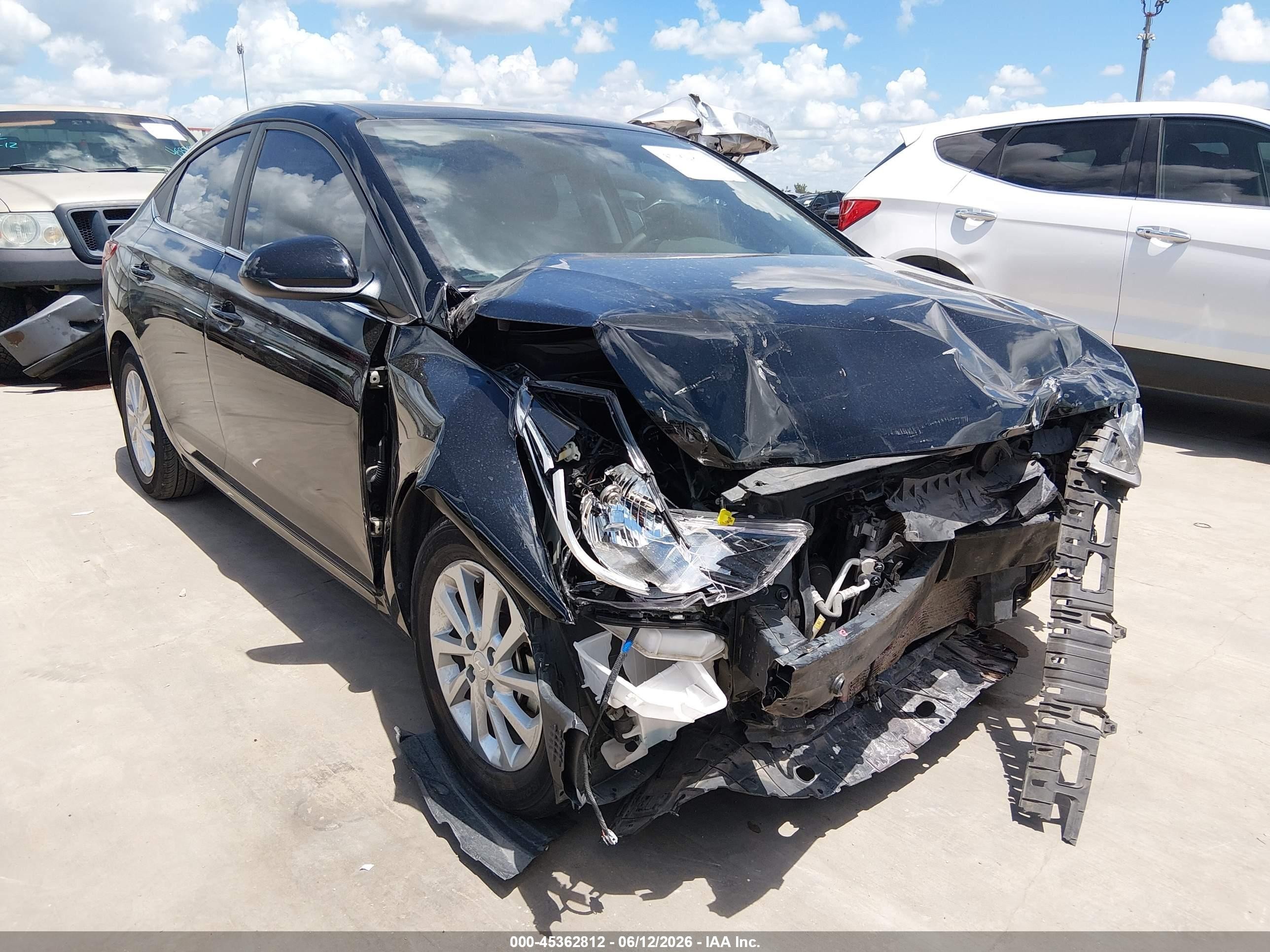 2022 Hyundai Accent SEL, VIN 3KPC24A65NE179751 — Перед