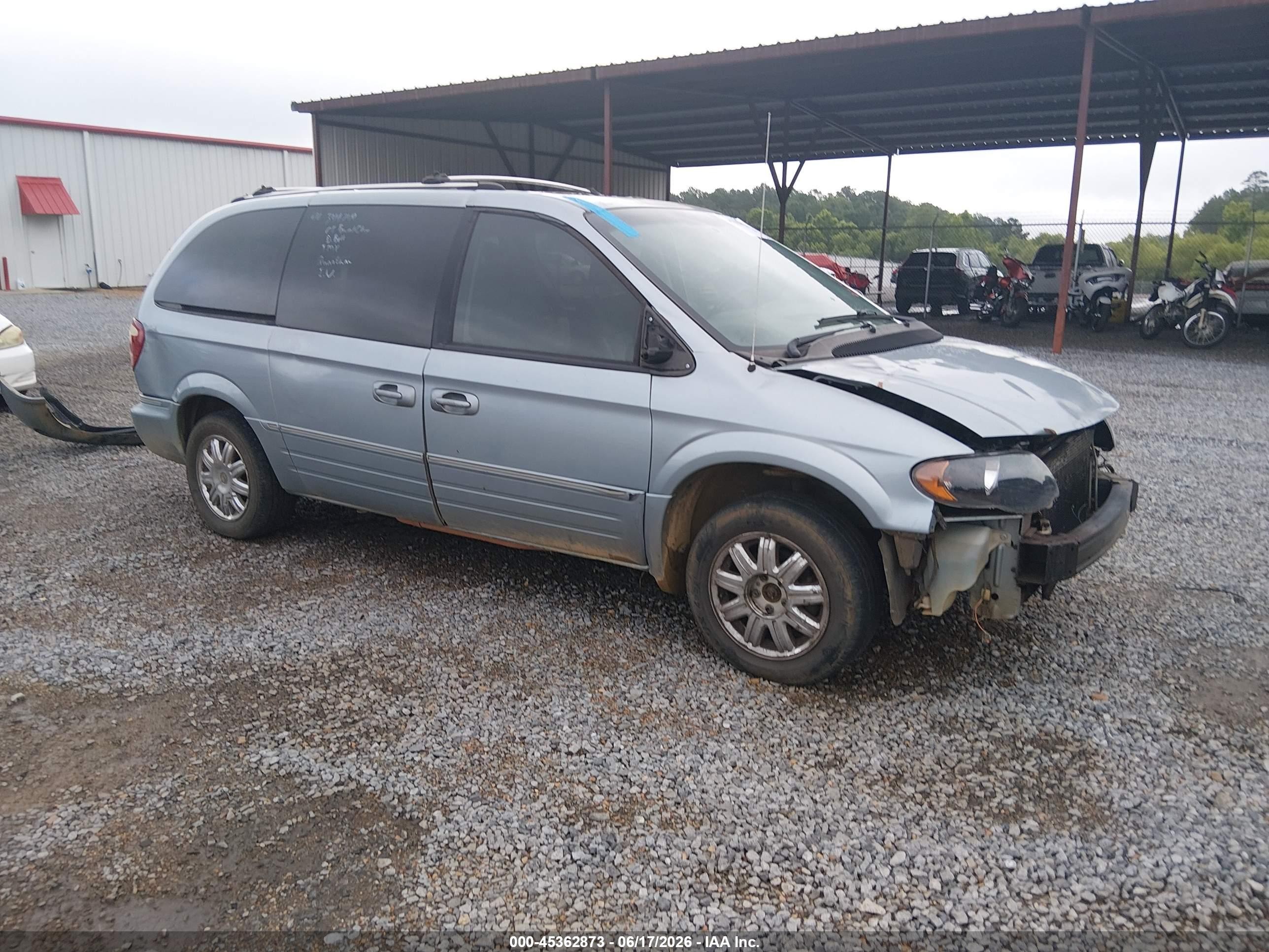 2005 Chrysler Town & Country Limited, VIN 2C4GP64L55R349749 — Normal wear