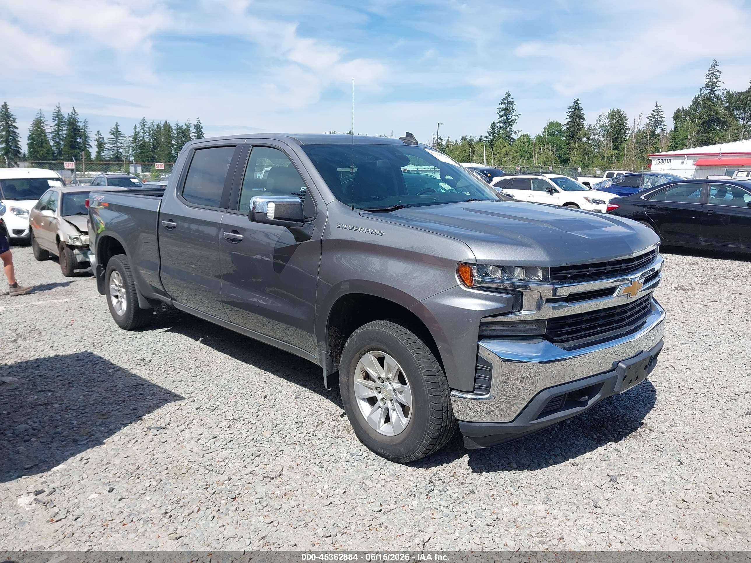 2021 Chevrolet Silverado 1500 LT, VIN 1GCUYDED9MZ121267 — Rear end