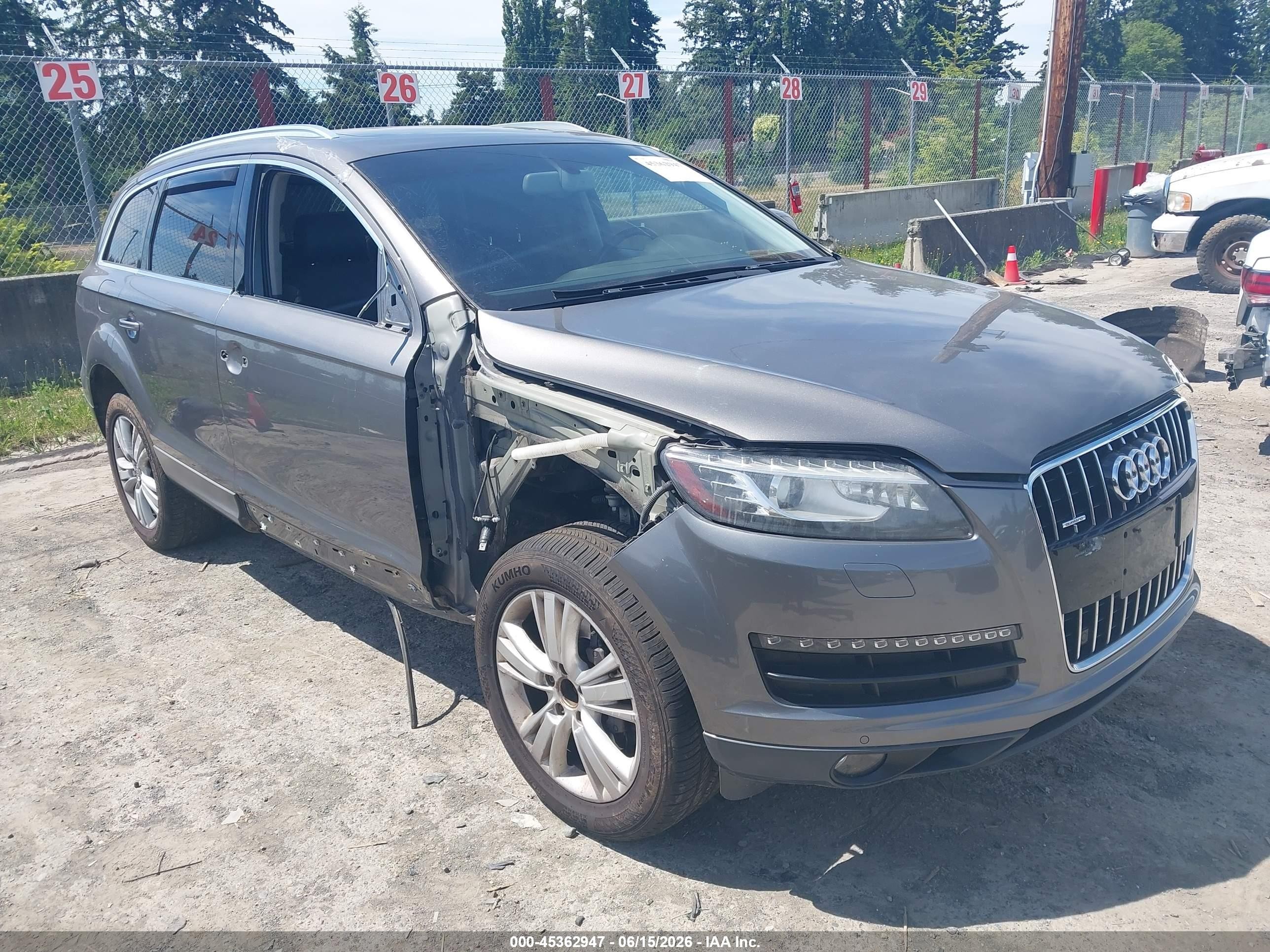 2010 Audi Q7 Premium Plus, VIN WA1LYBFE1AD008133 — Бок