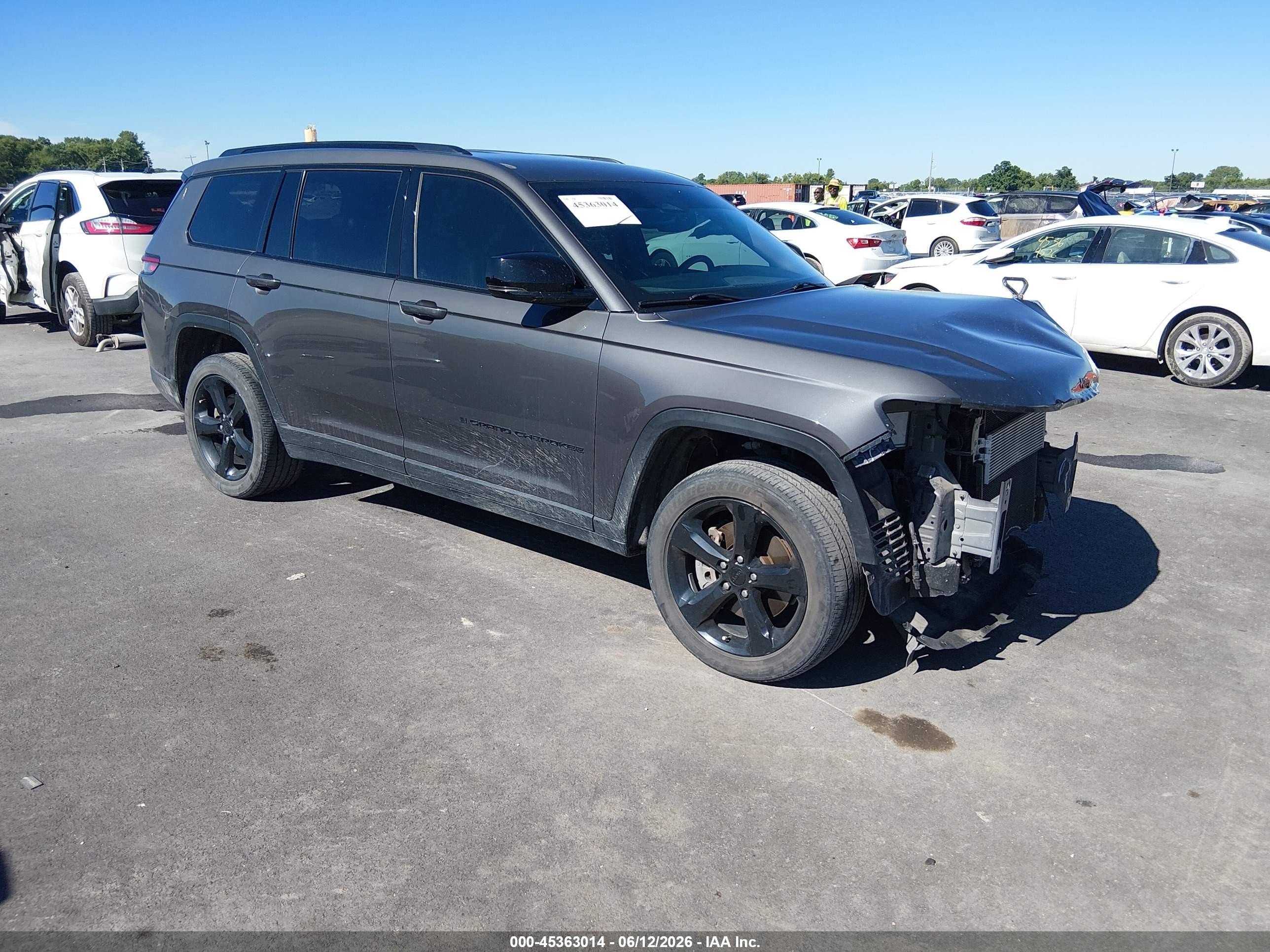 2022 Jeep Grand Cherokee Altitude, VIN 1C4RJKAGXN8554098 — Front end
