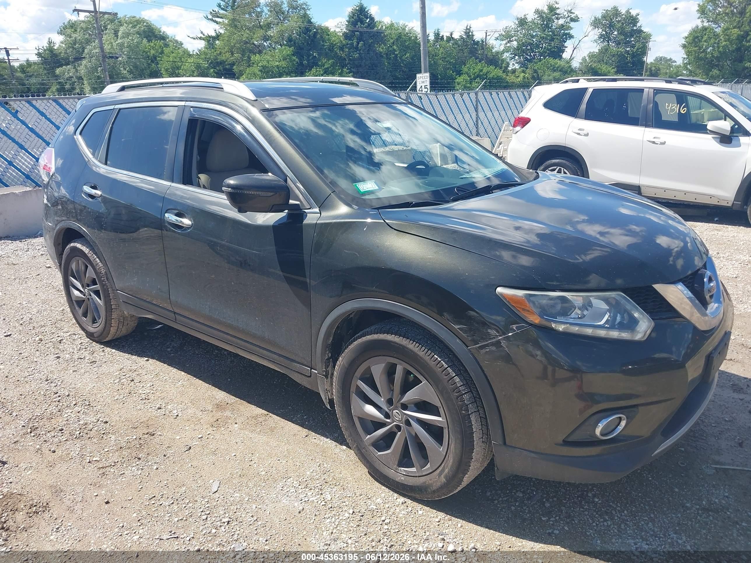 2016 Nissan Rogue SV, VIN 5N1AT2MV5GC781051 — Side