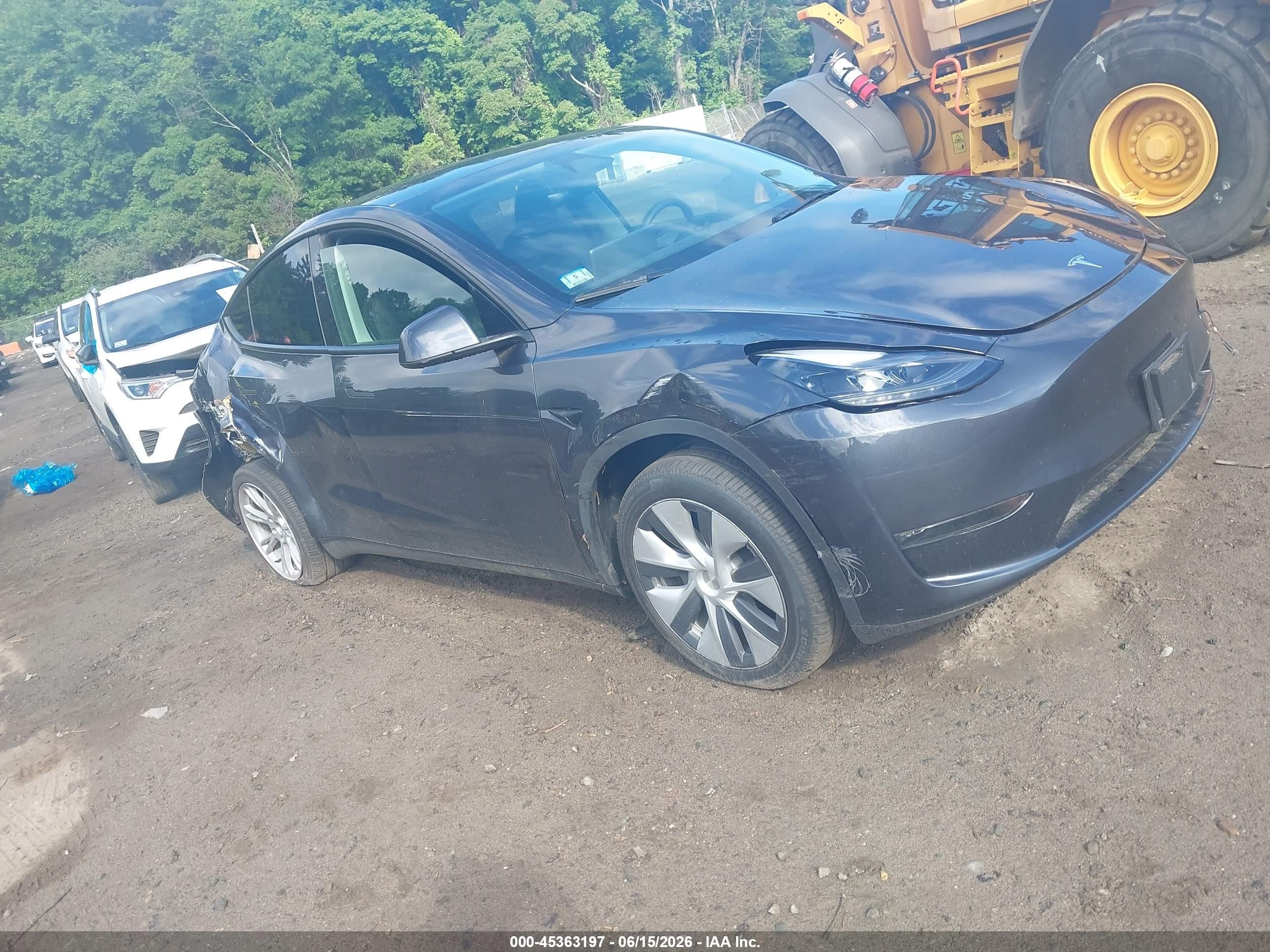 2024 Tesla Model Y Long Range, VIN 7SAYGDEE4RA274441 — Rear end