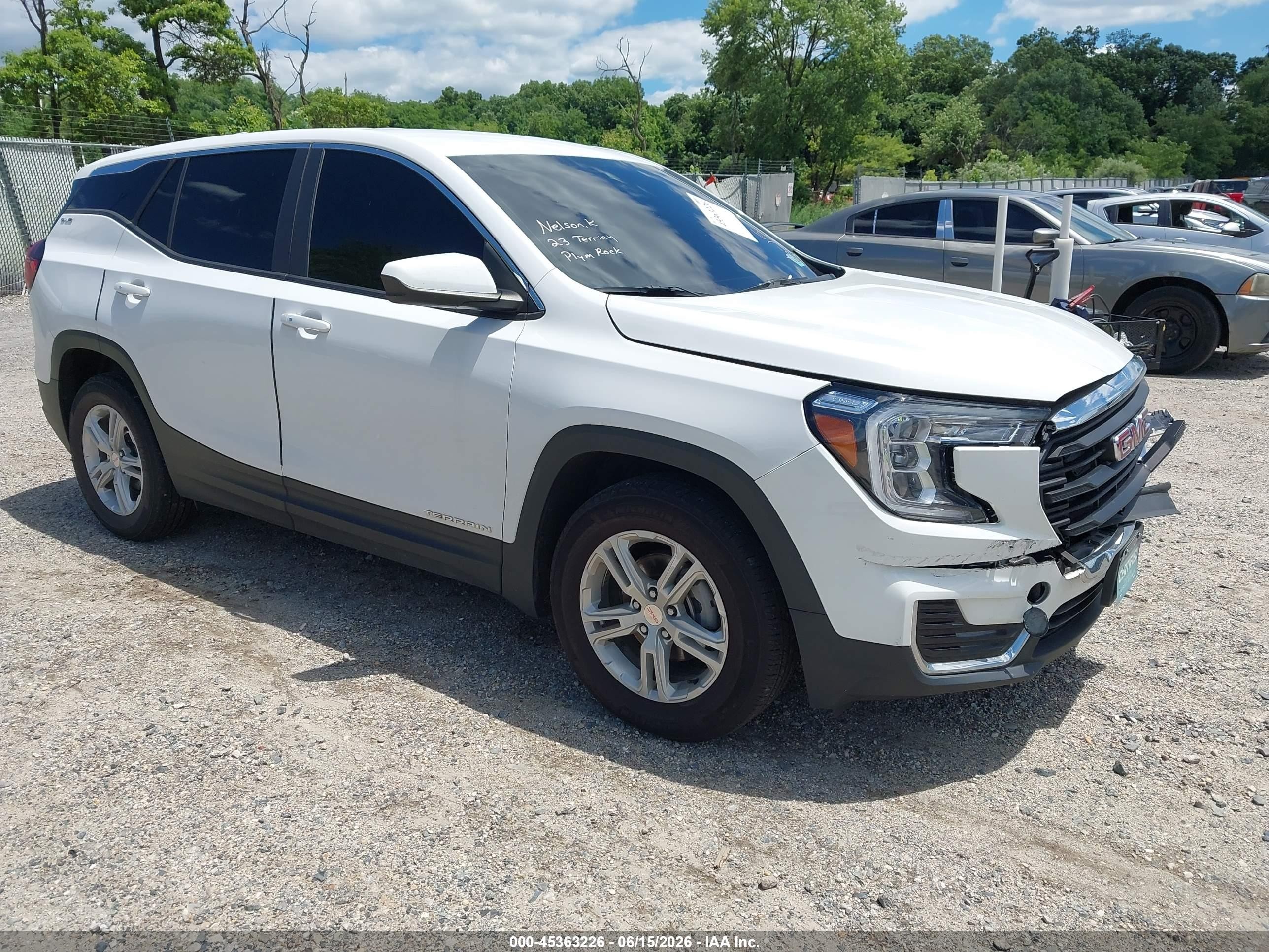 2023 GMC Terrain SLE, VIN 3GKALMEG8PL102740 — Front end