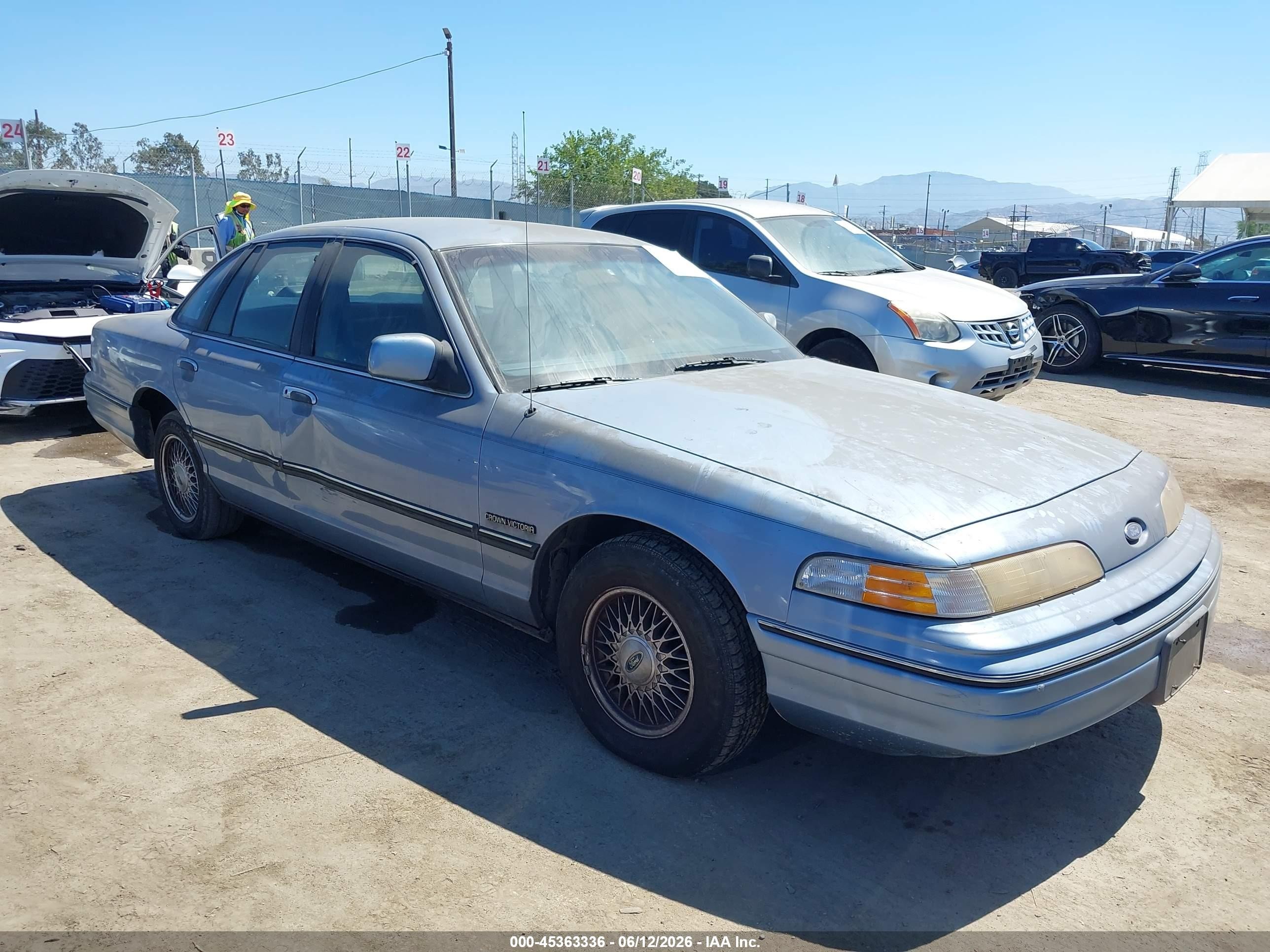 1992 Ford Crown Victoria, VIN 2FACP73W3NX180994 — Normal wear