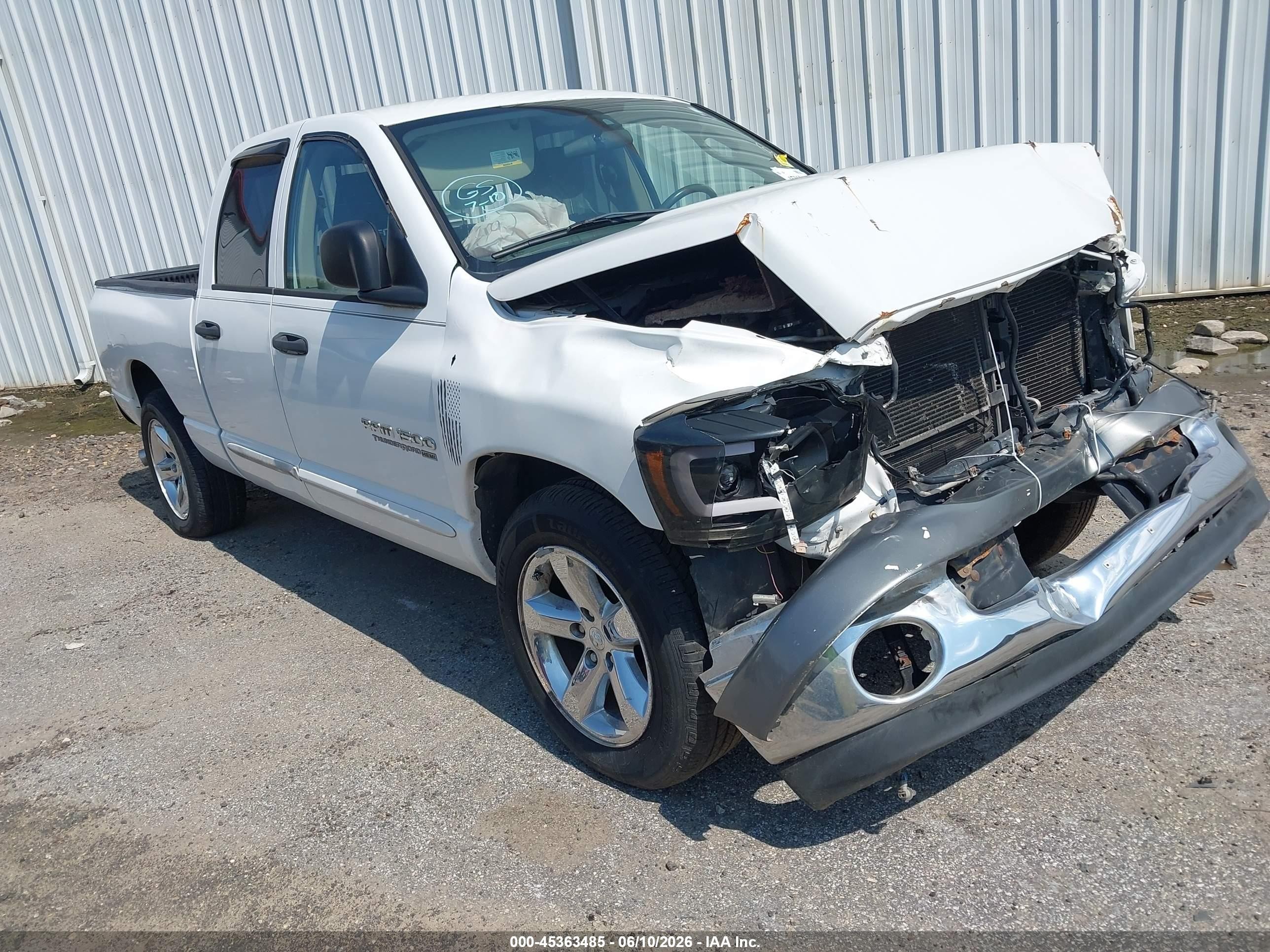 2006 Dodge 1500 SLT, VIN 1D7HA18266S643158 — Перед
