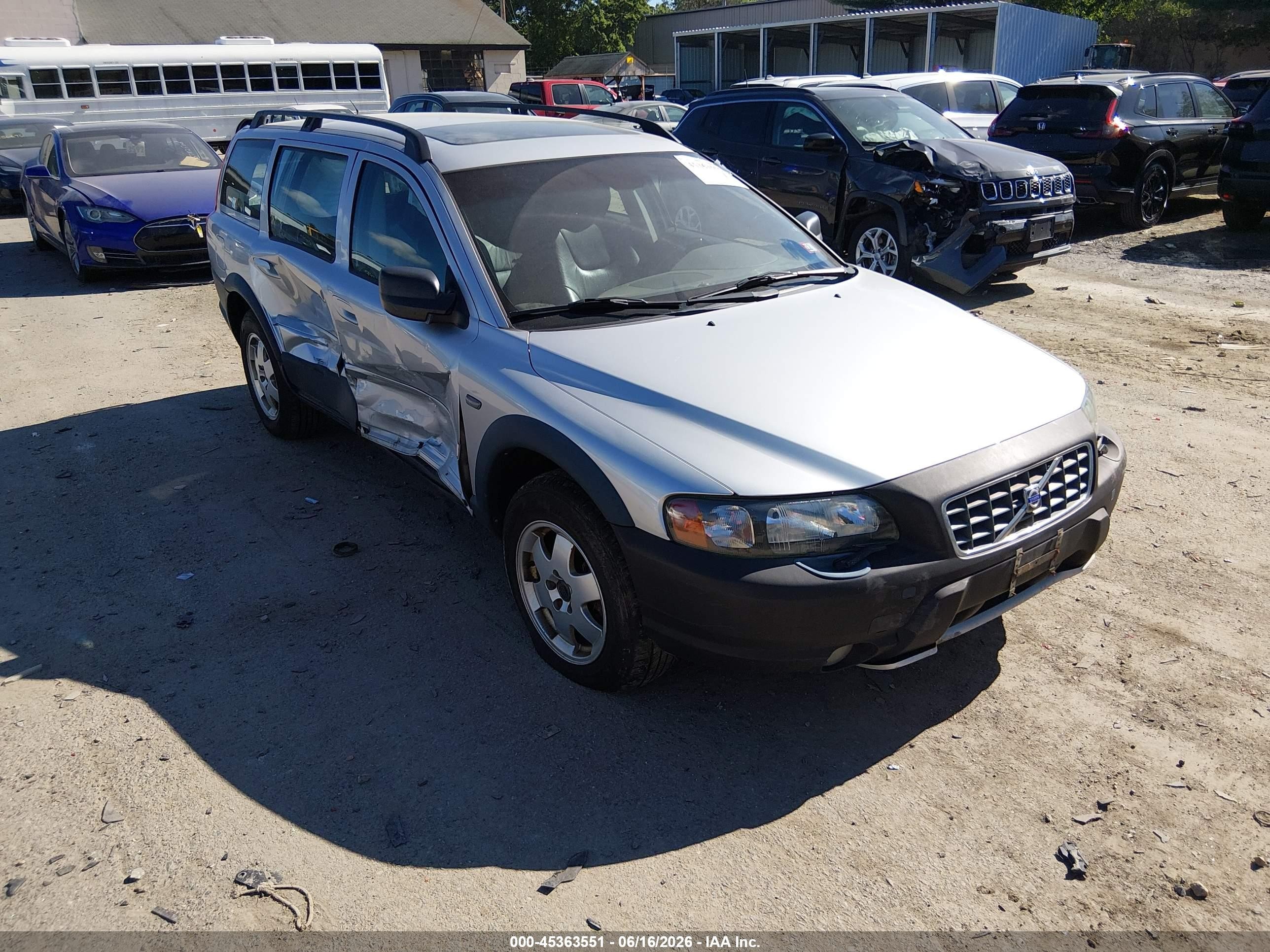 2004 Volvo V70 XC Cross Country, VIN YV1SZ59H741160309 — Side