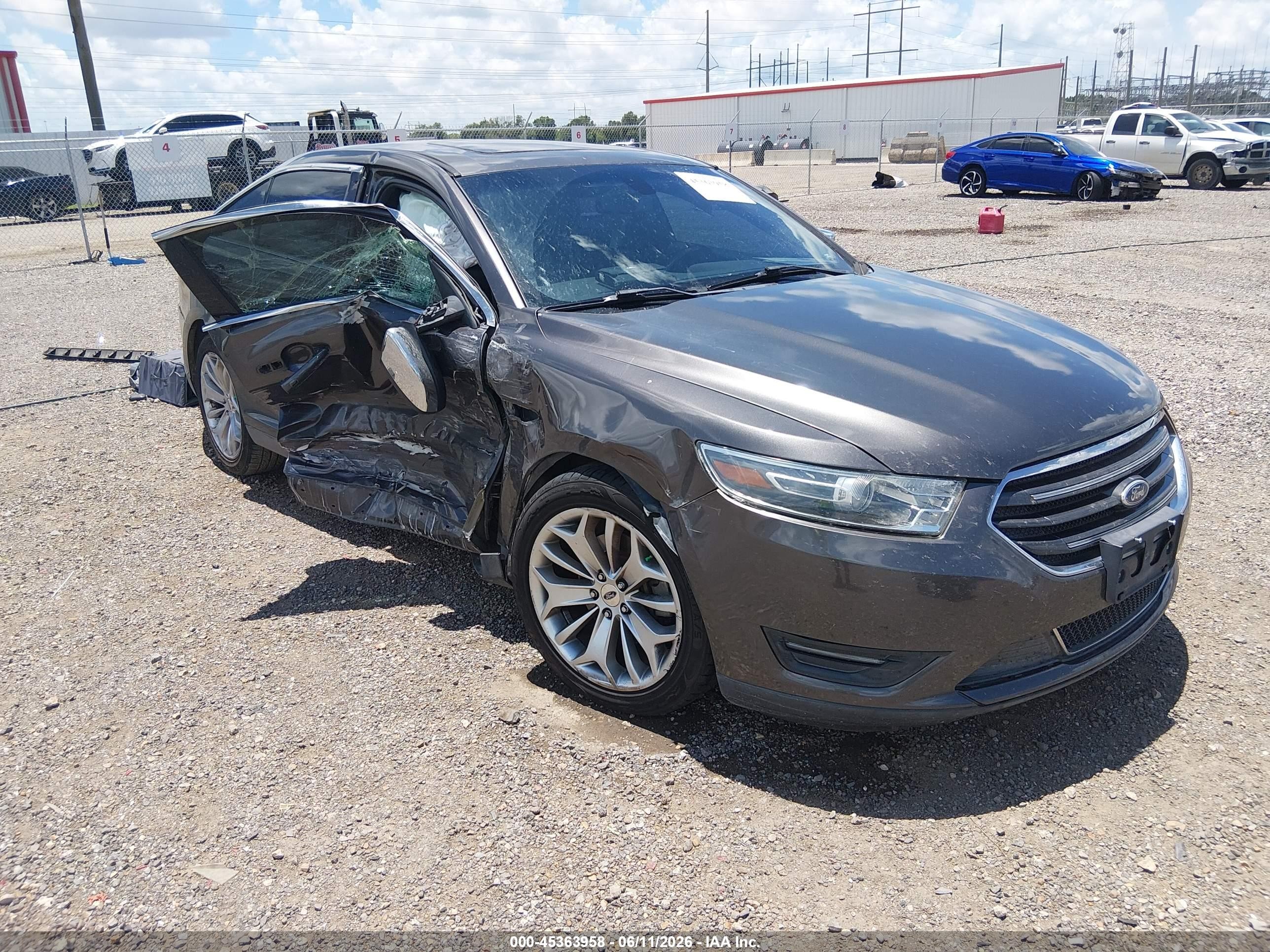 2016 Ford Taurus Limited, VIN 1FAHP2F8XGG105112 — Side
