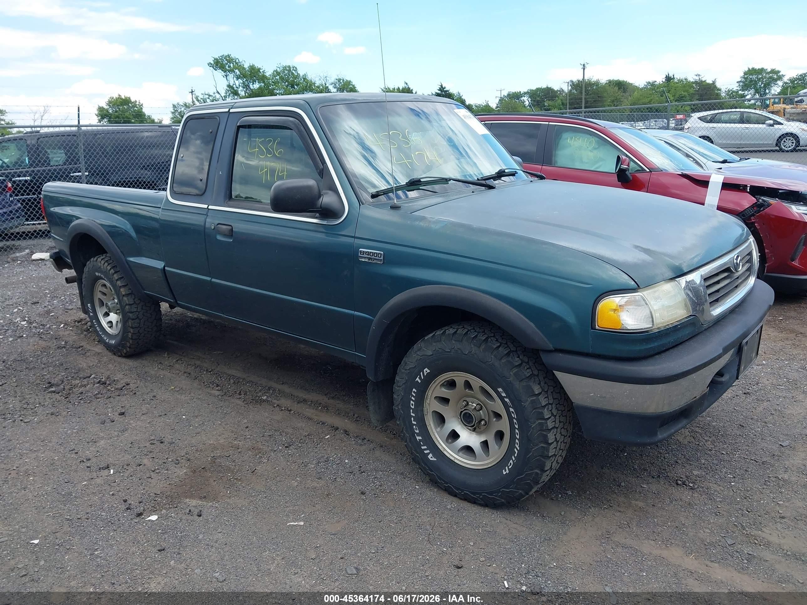 1998 Mazda B-Series SE, VIN 4F4ZR17X6WTM28708 — Зад