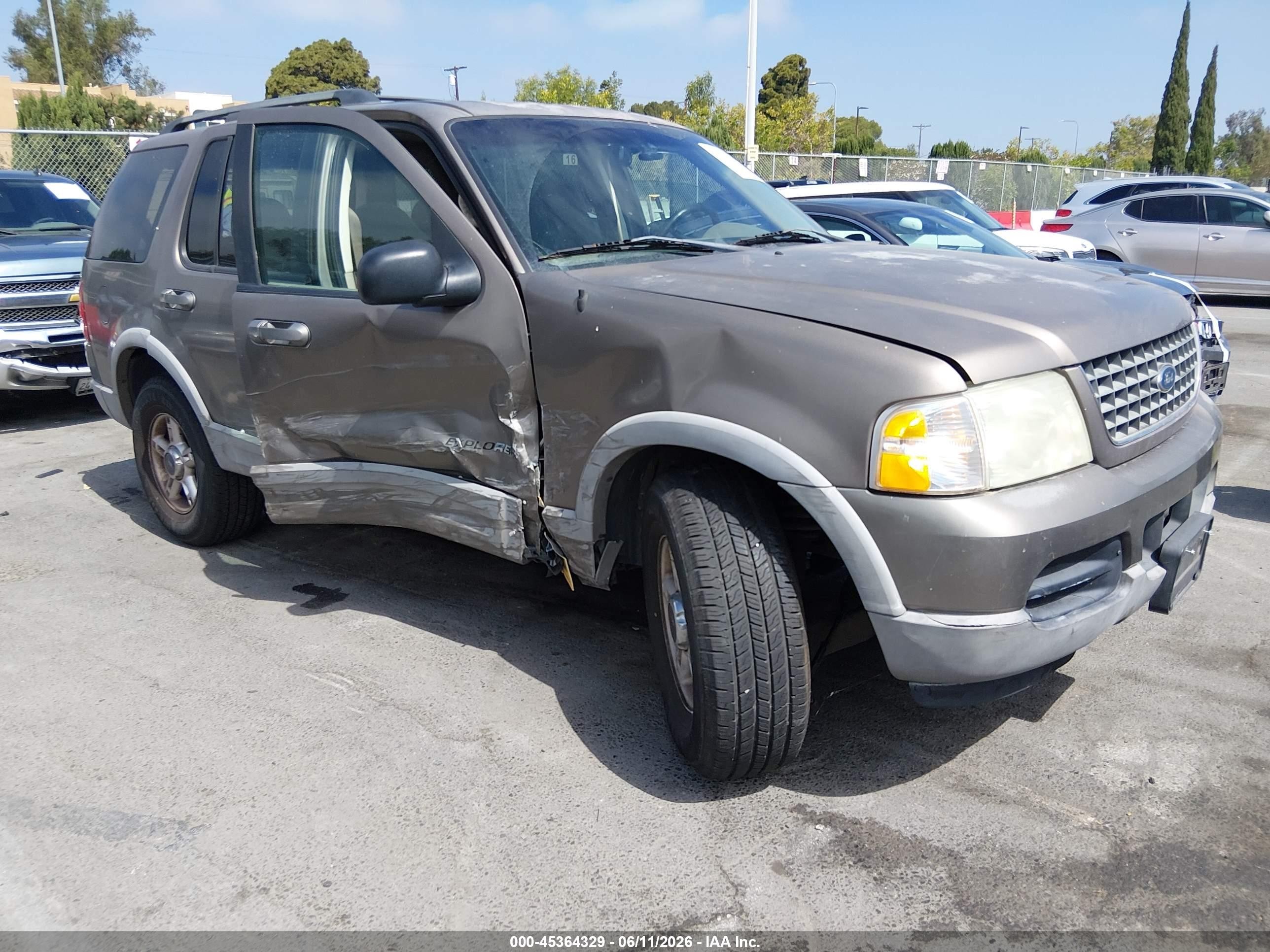 2002 Ford Explorer XLT, VIN 1FMZU63E42UC11876 — Side