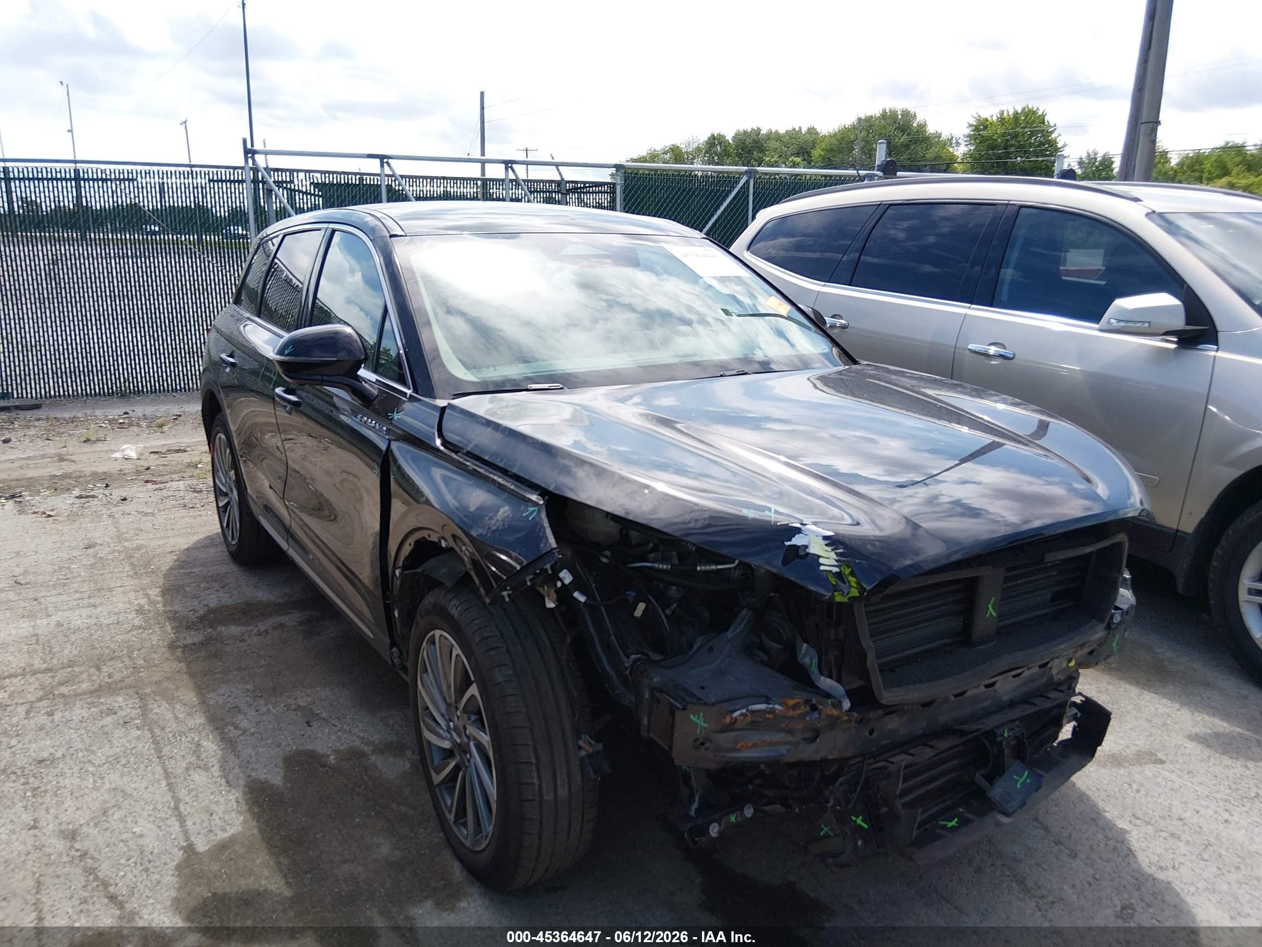 2025 Lincoln Corsair Reserve, VIN 5LMCJ2DA7SUL03046 — Перед