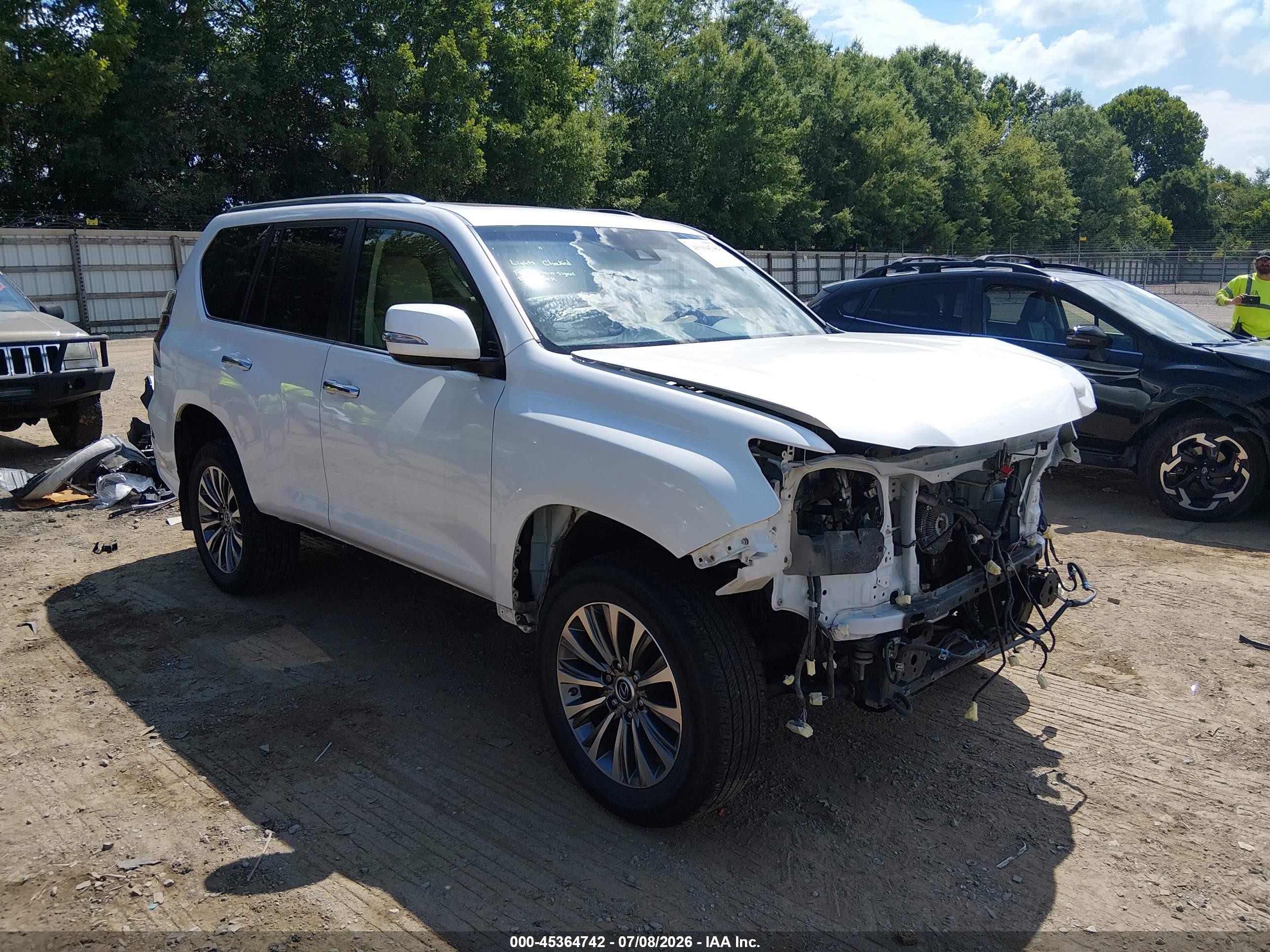 2020 Lexus GX 460 Luxury, VIN JTJGM7BX8L5256087 — Front end