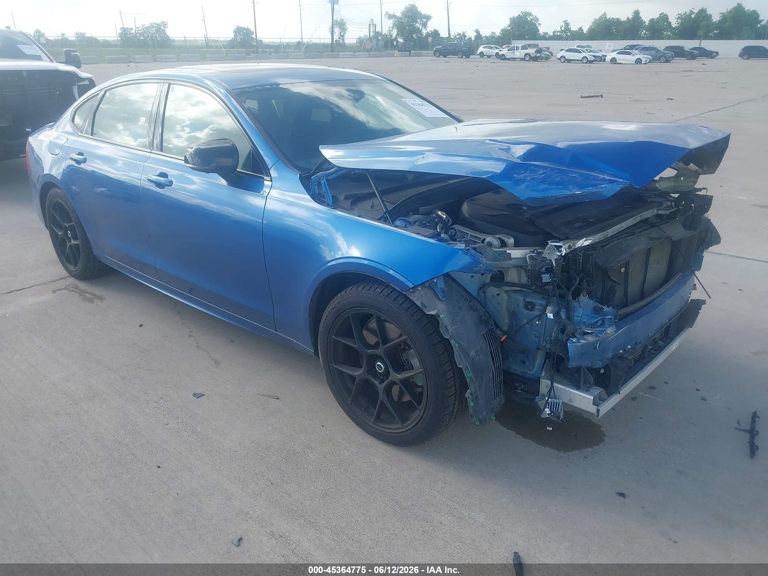 2020 Volvo S90 R-Design, VIN LVYA22MT7LP175025 — Front end
