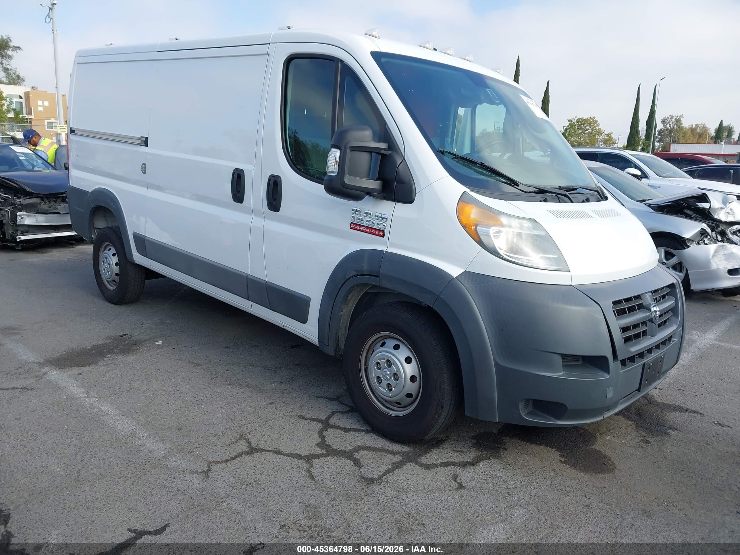 2017 Ram ProMaster Cargo, VIN 3C6TRVAG6HE542578 — Front end
