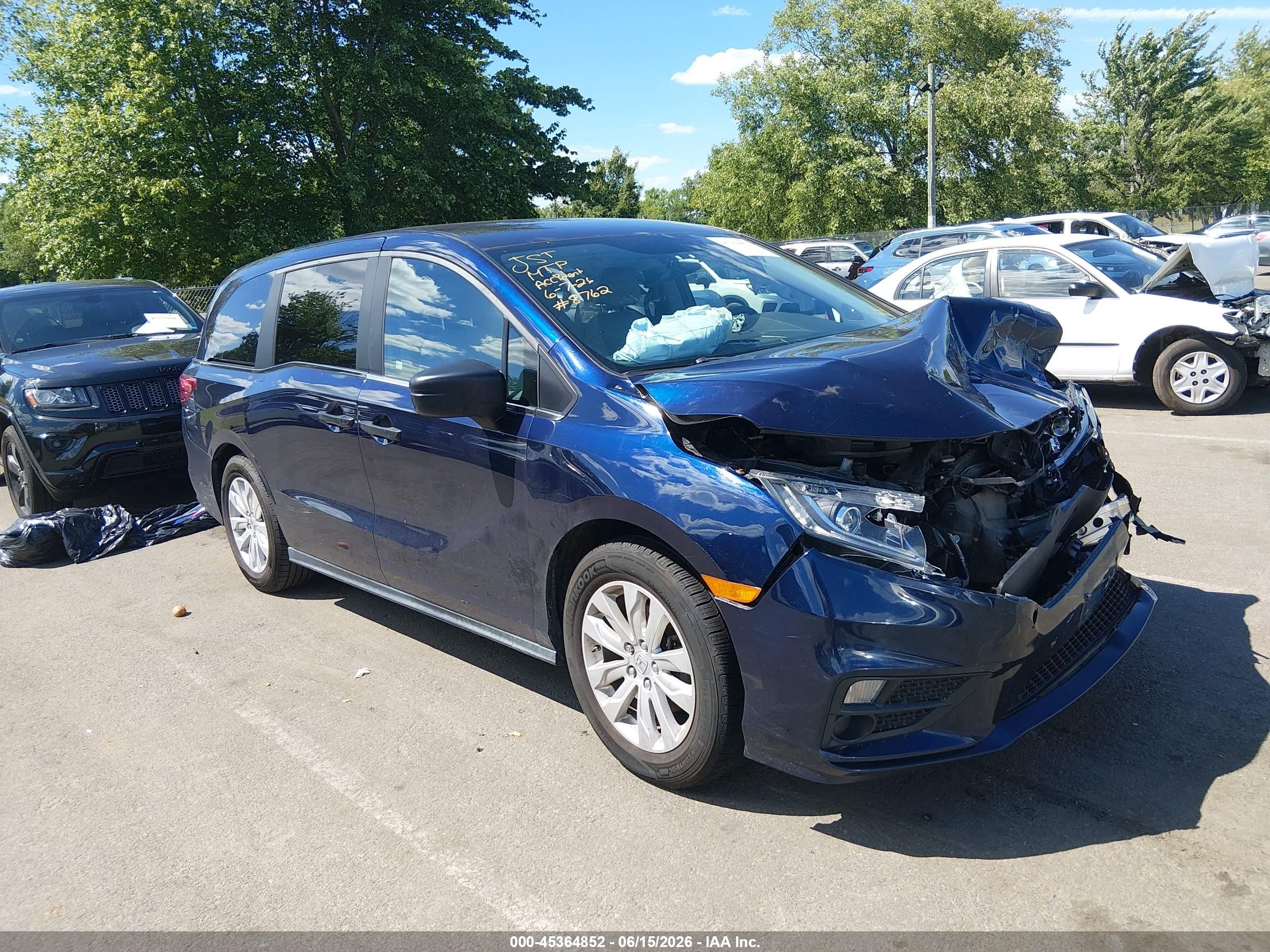 2019 Honda Odyssey LX, VIN 5FNRL6H23KB008105 — Front end