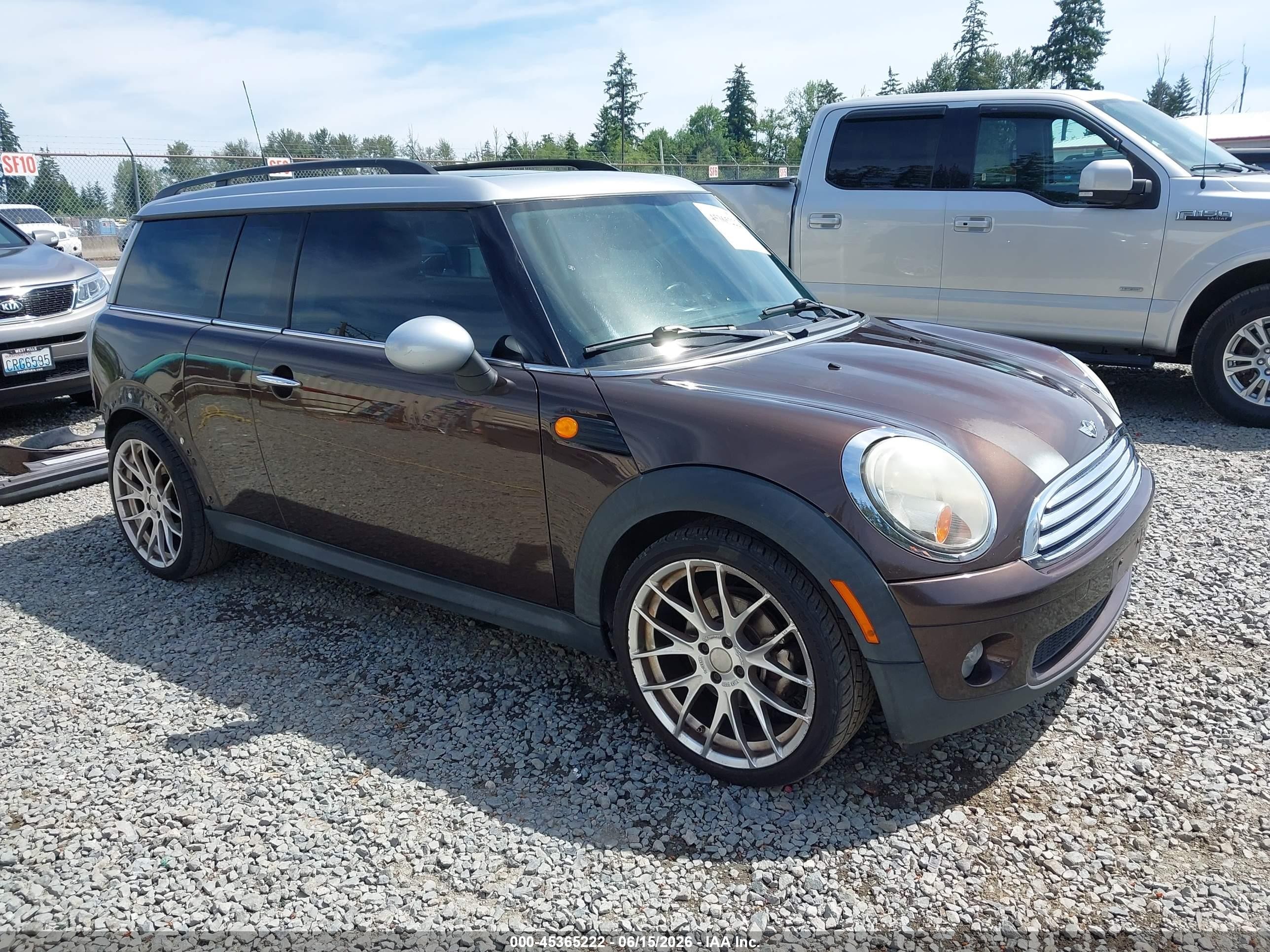 2009 MINI Clubman, VIN WMWML33549TP98142 — Бок