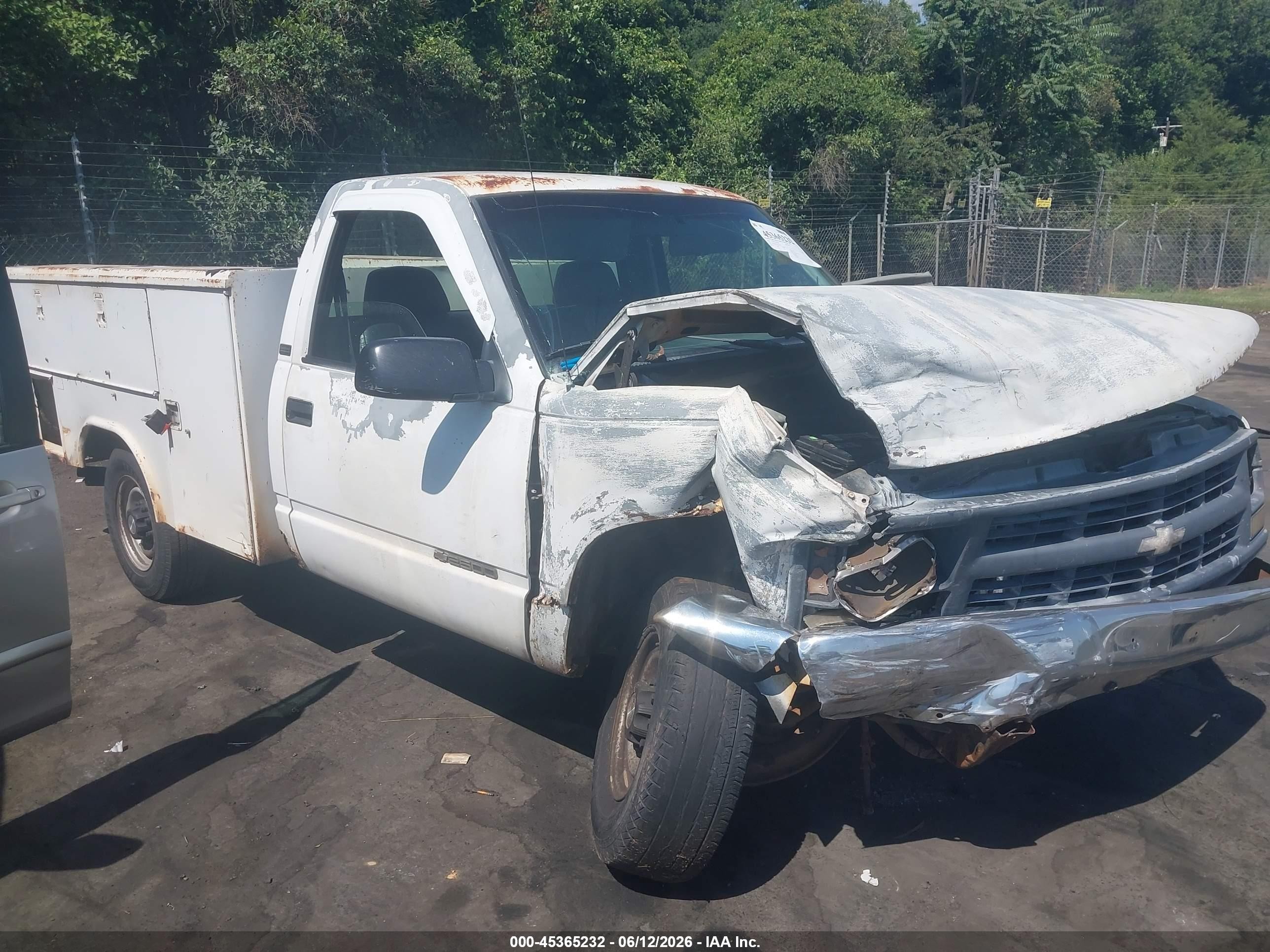 1995 Chevrolet Silverado 2500, VIN 1GCGC24KXSZ210228 — Перед