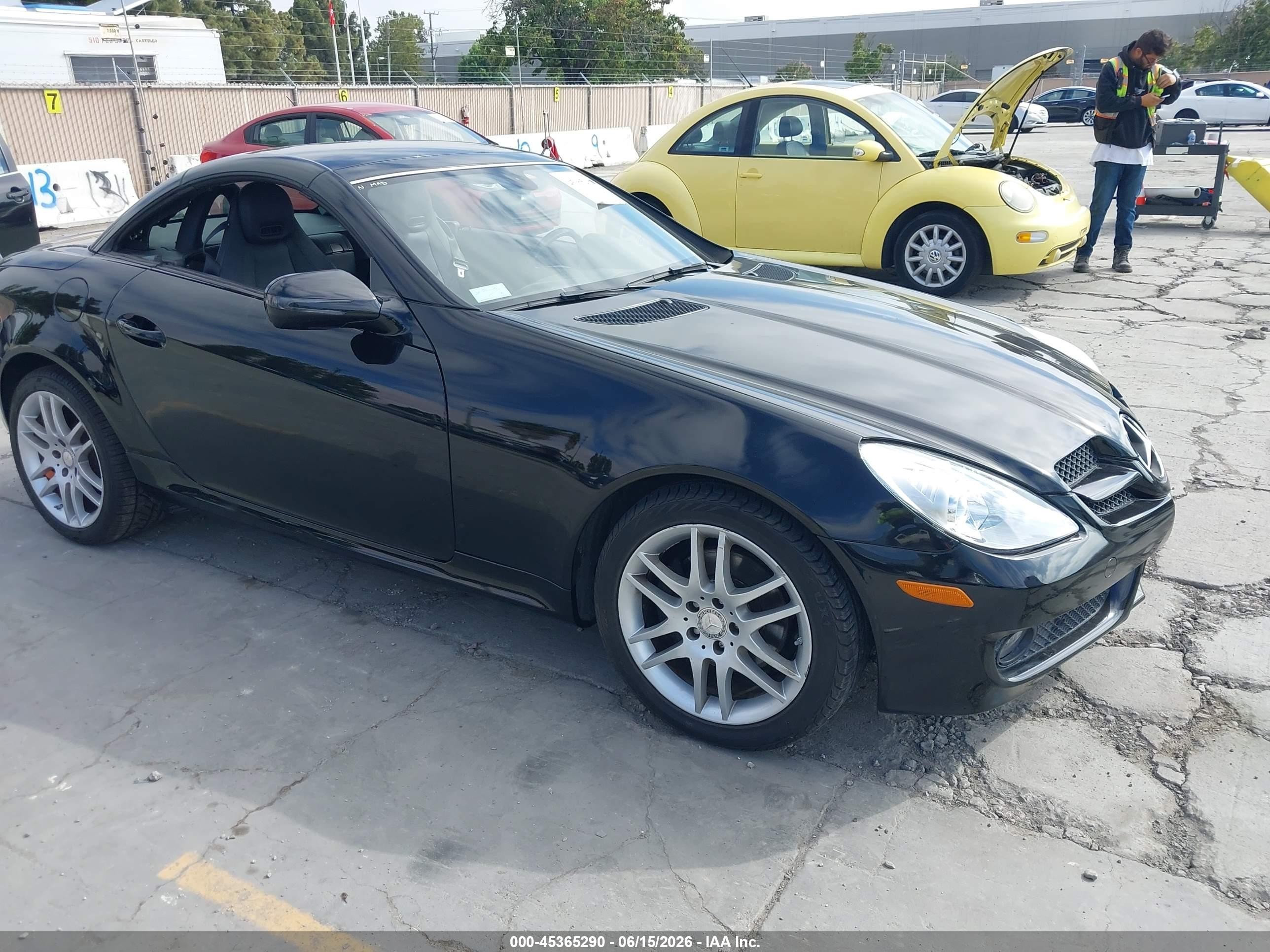 2009 Mercedes-Benz SLK 280, VIN WDBWK54F09F192528 — Side