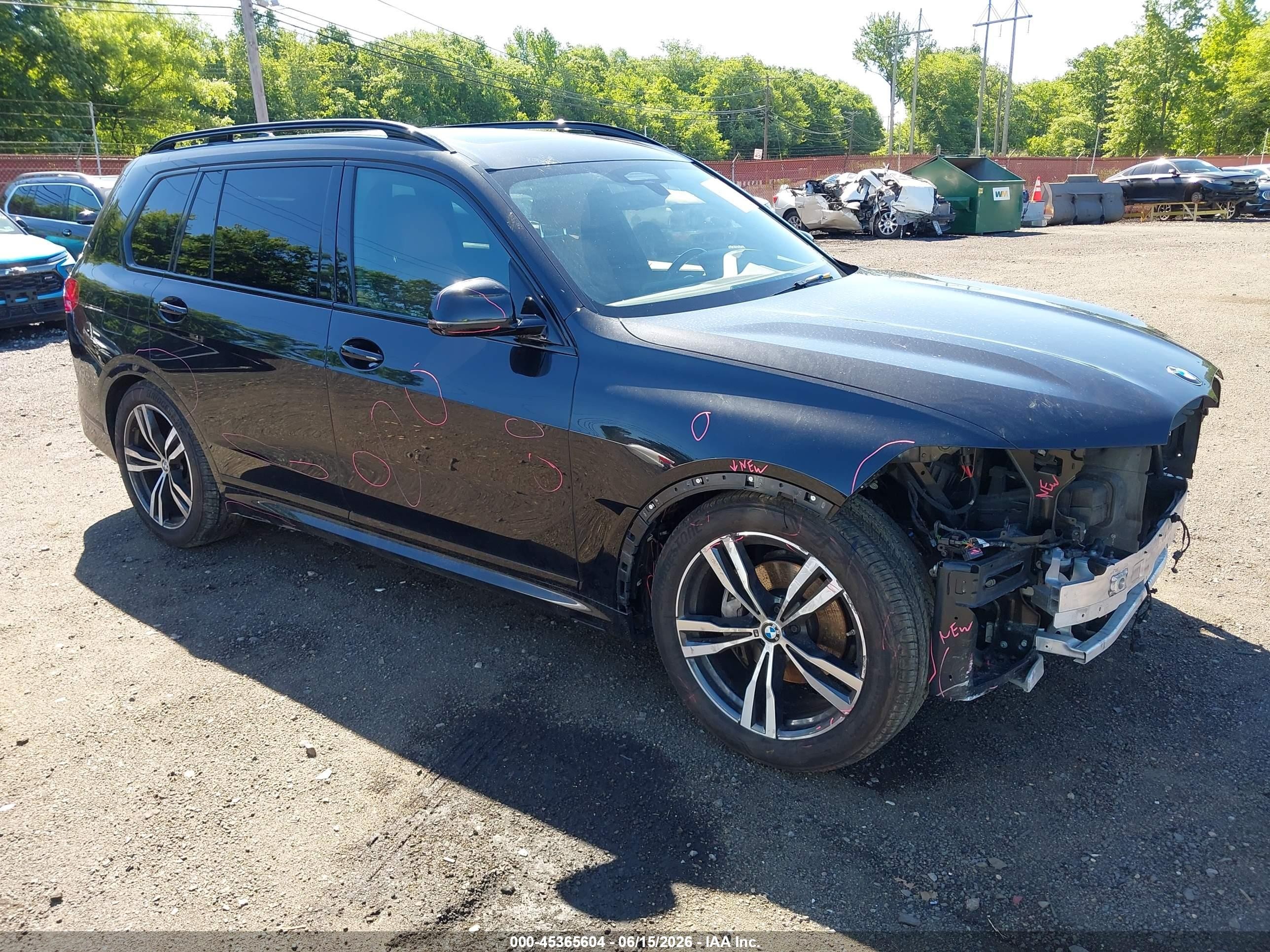2022 BMW X7 xDrive40i, VIN 5UXCW2C09N9M57894 — Front end