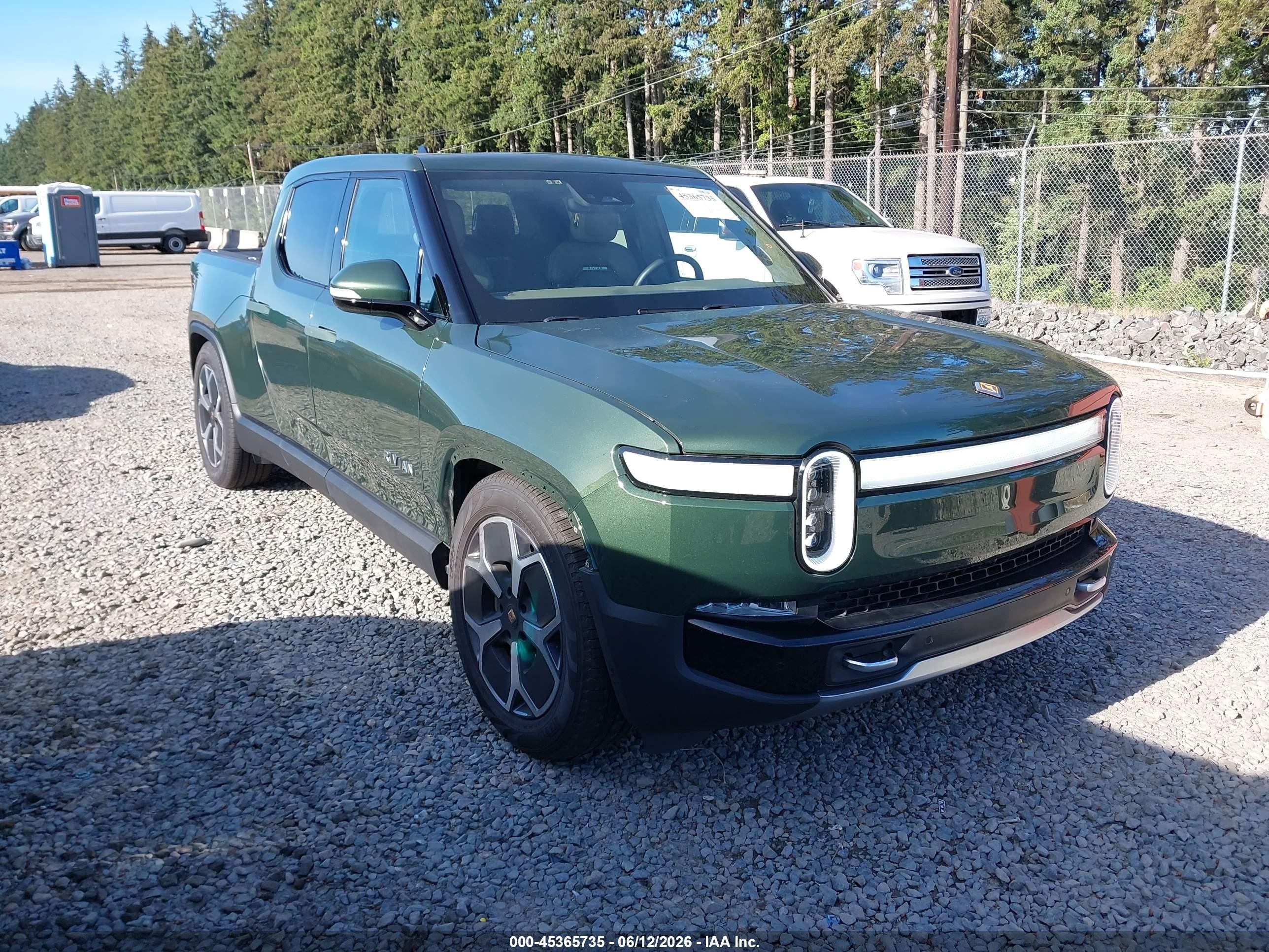 2023 Rivian R1T Adventure, VIN 7FCTGBAA6PN029439 — Front end