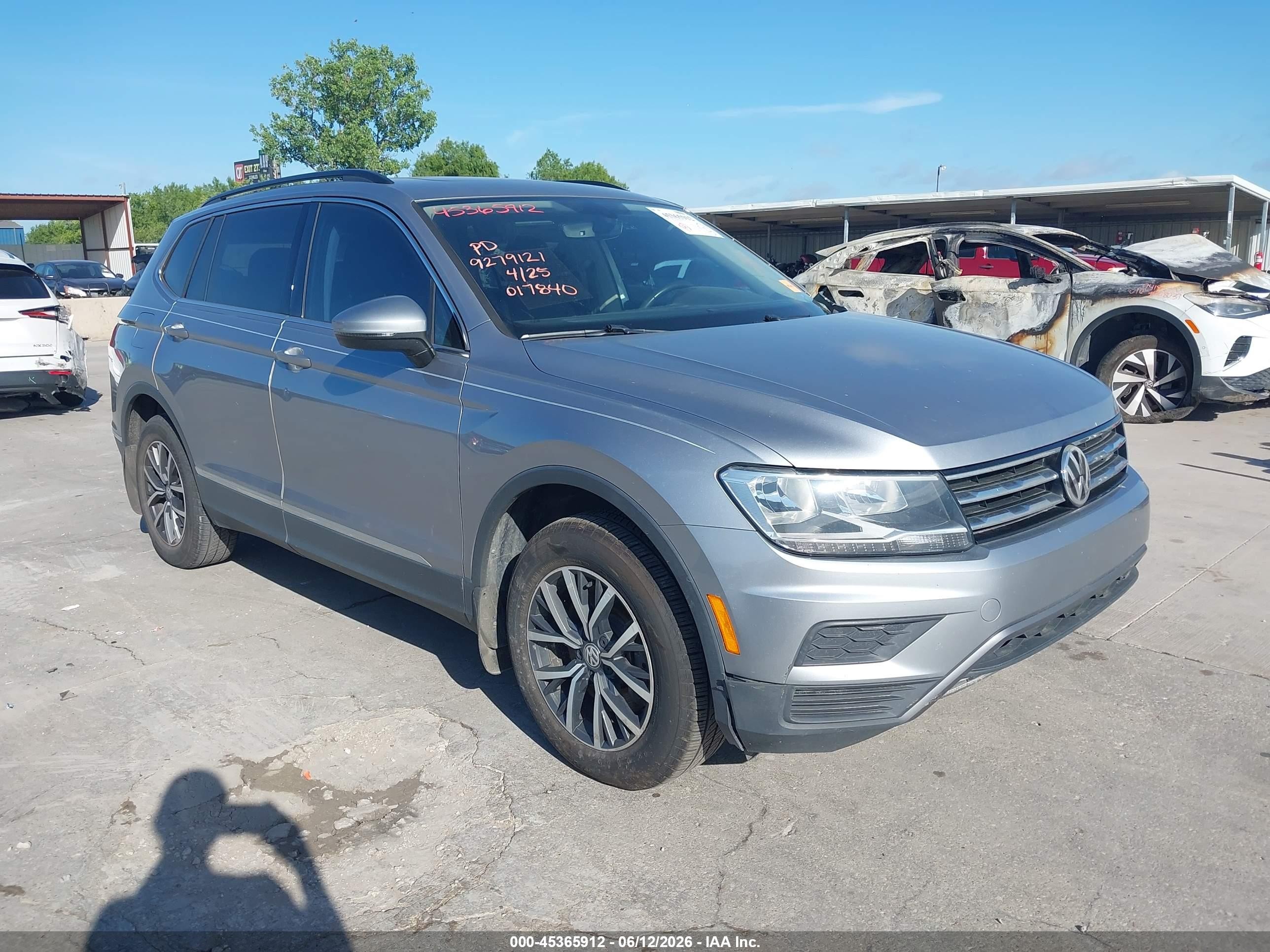 2020 Volkswagen Tiguan SE, VIN 3VV3B7AX8LM017840 — Side