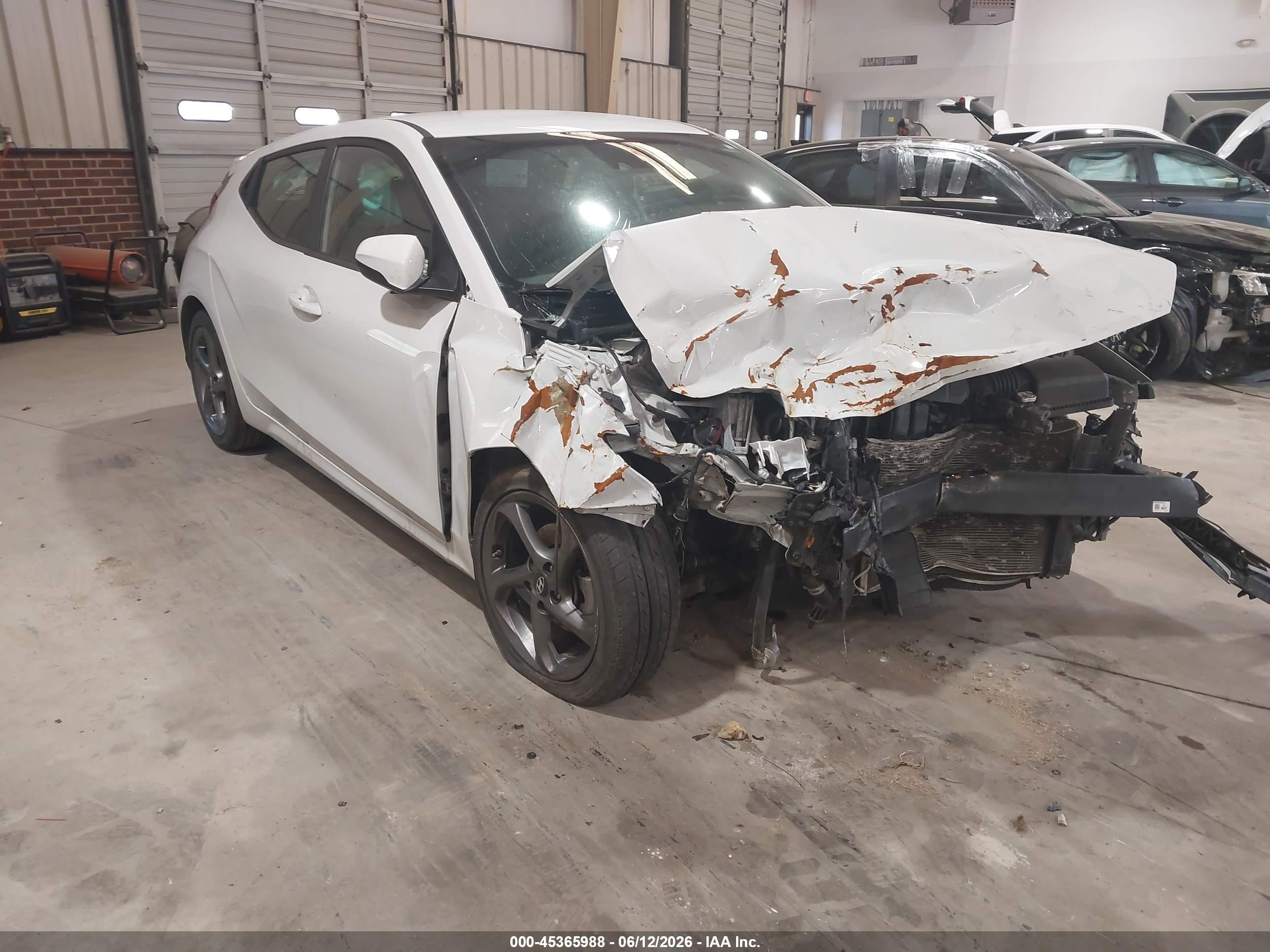 2020 Hyundai Veloster Premium, VIN KMHTG6AF7LU023556 — Front end
