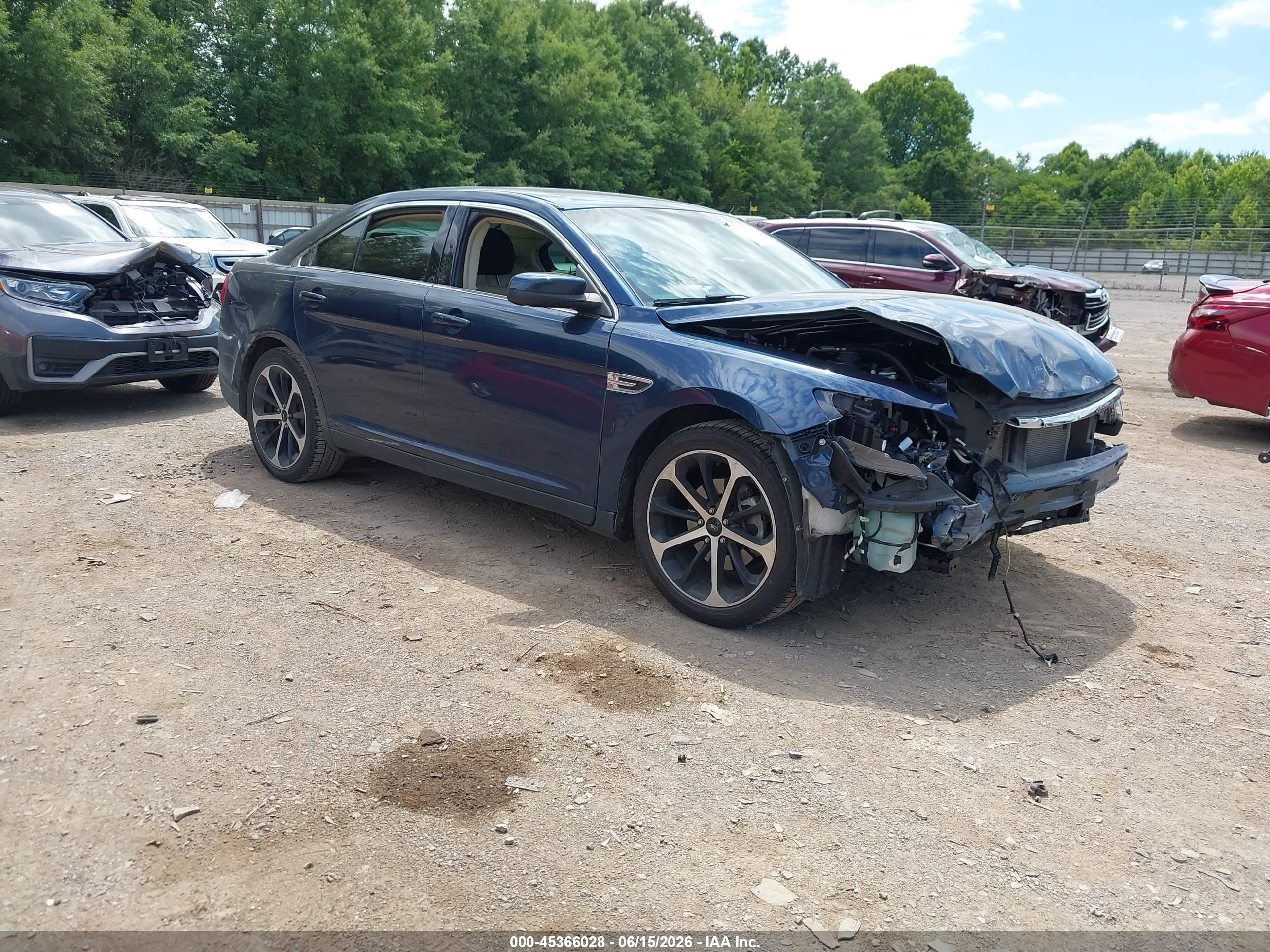 2016 Ford Taurus SEL, VIN 1FAHP2E88GG146419 — Перед