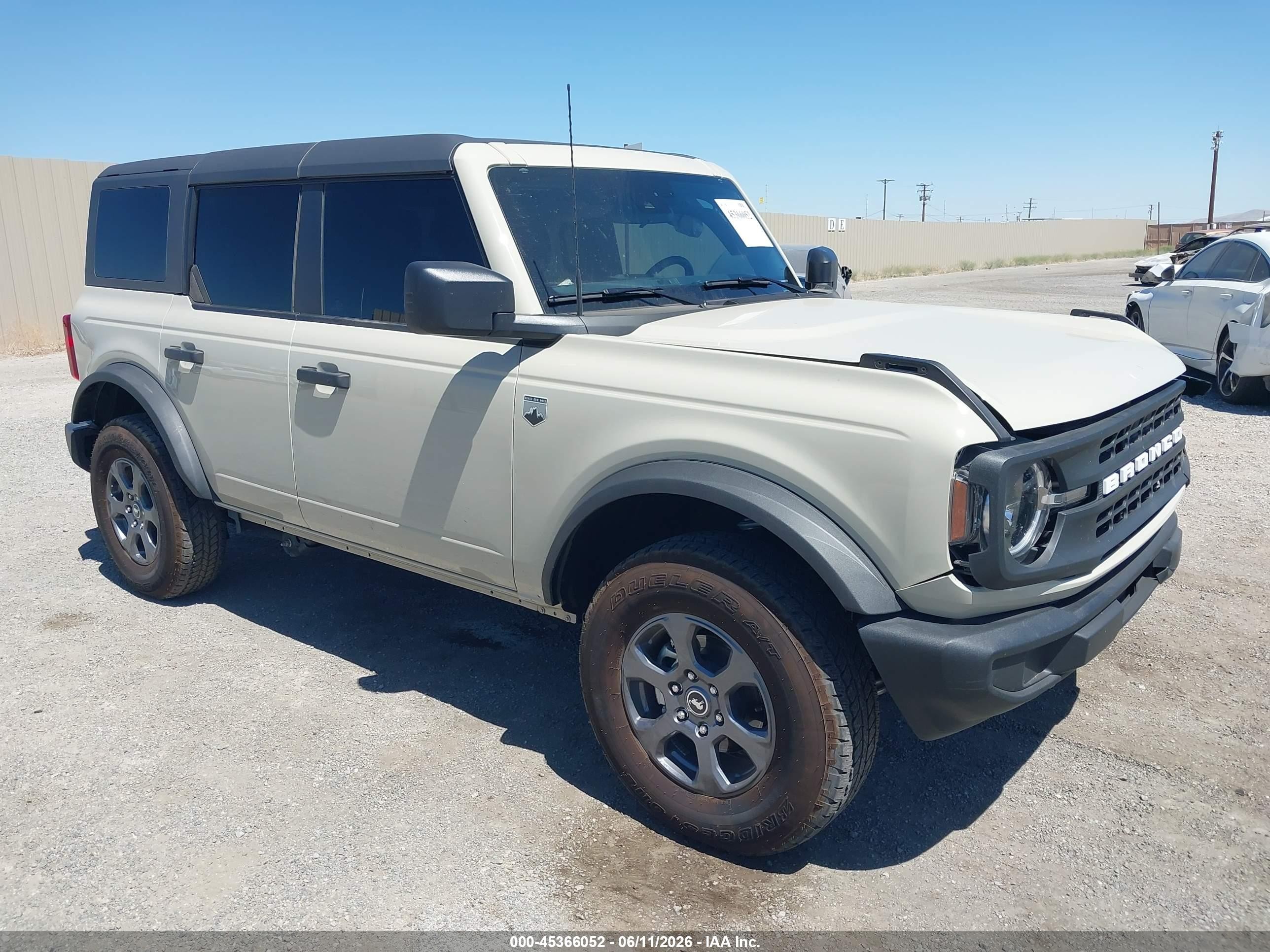 2025 Ford Bronco Big Bend, VIN 1FMDE7BHXSLB07598 — Front end