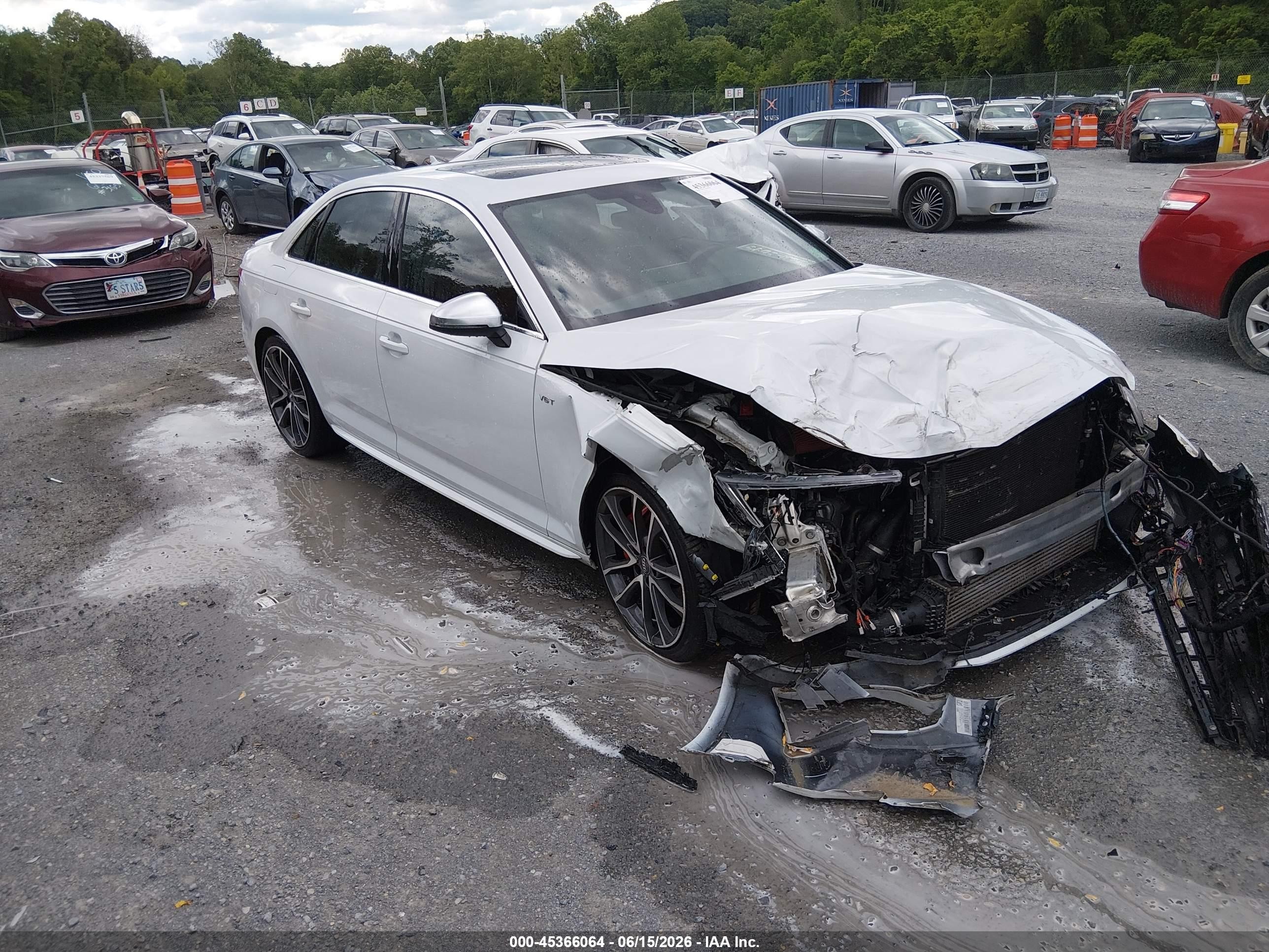 2018 Audi S4 Premium Plus, VIN WAUB4AF40JA002868 — Перед
