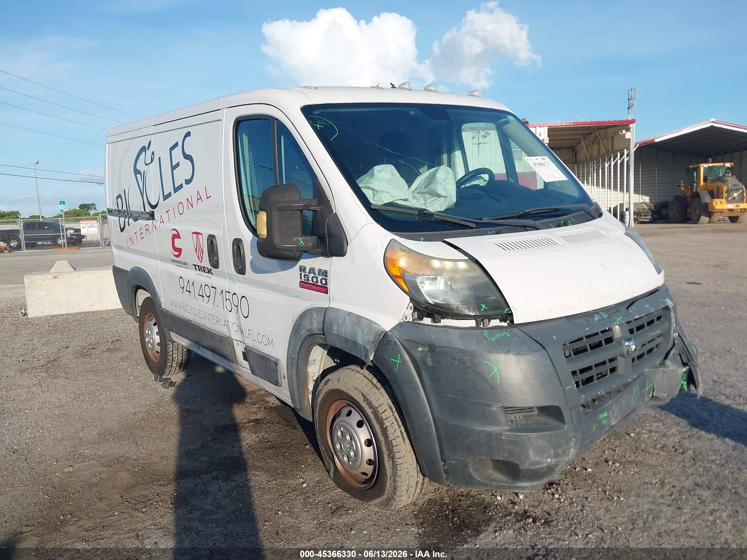 2016 Ram ProMaster Cargo, VIN 3C6TRVNG5GE122187 — Front end