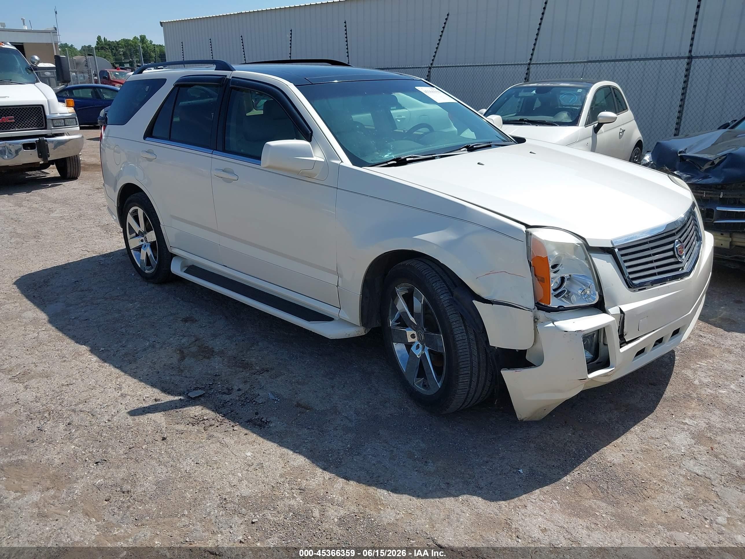 2004 Cadillac SRX, VIN 1GYEE637440150941 — Front end